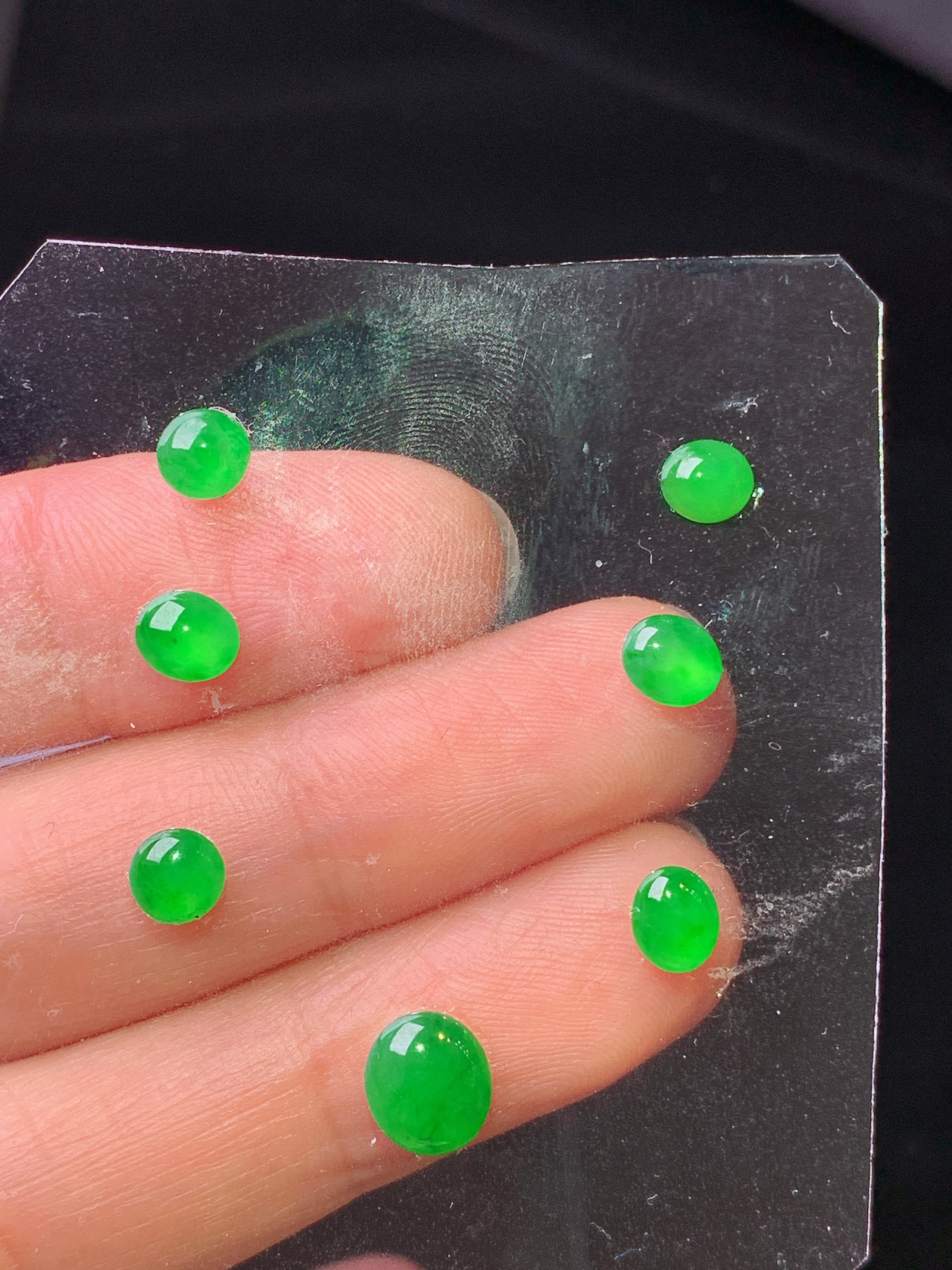 镶嵌款 满绿蛋面一手 玉质细腻 色泽艳丽清新 水润亮眼 取一尺寸7*6*2.5L2