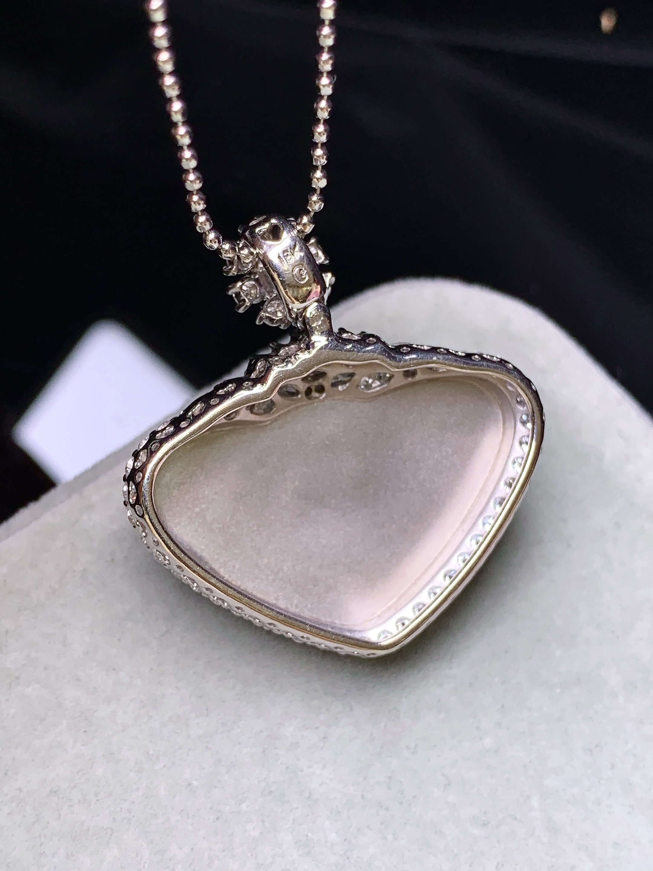 18k金钻镶嵌冰种如意头吊坠 玉质细腻 色泽艳丽清新 水润亮眼 整体尺寸29*27.7*8.2m4