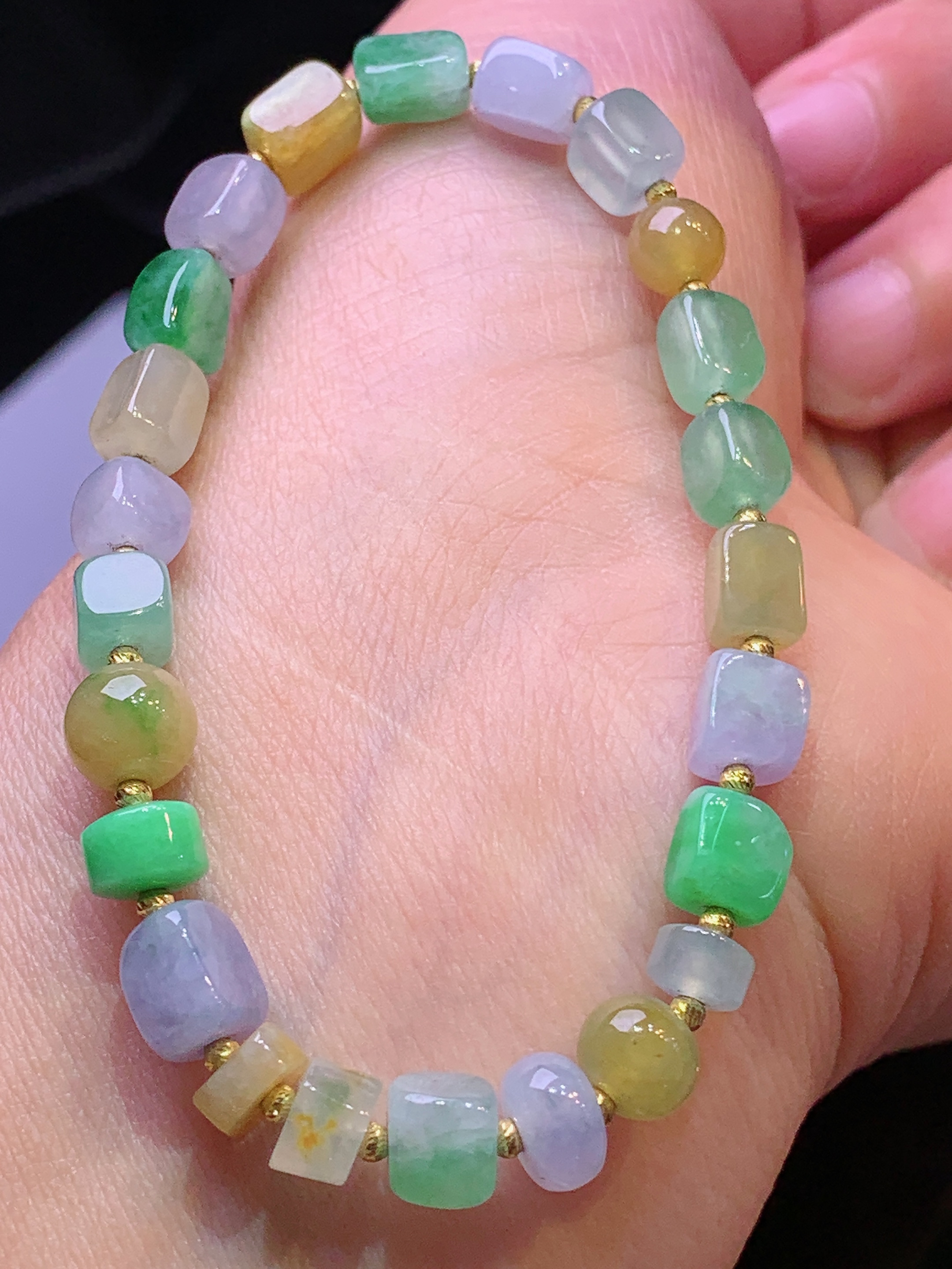 18k金镶嵌多彩多宝手链 玉质细腻 色泽艳丽清新 水润亮眼 整体尺寸7*5.8*4.3x3