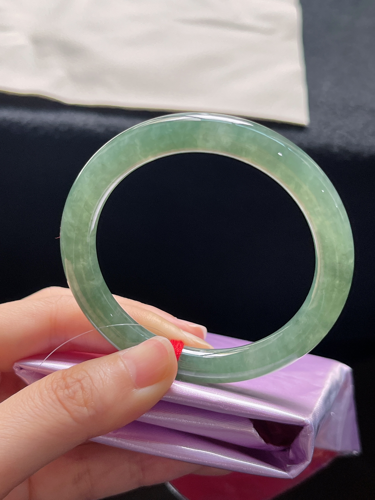 圆镯52.4圈口，翡翠冰糯种绿色手镯