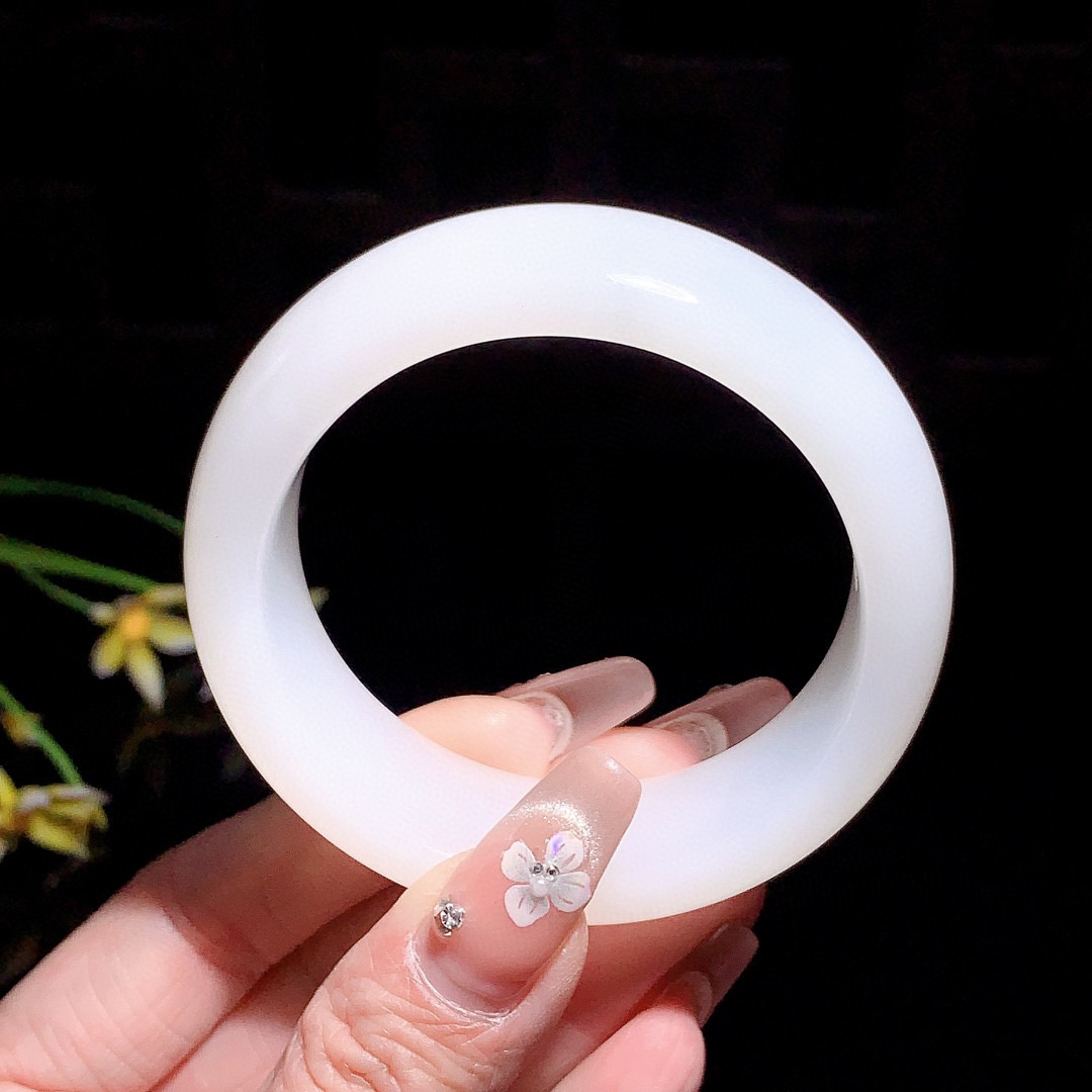 和田玉54.5圈口羊脂白宽版手镯！玉质细腻油润 底色纯净 脂粉好，品质好！