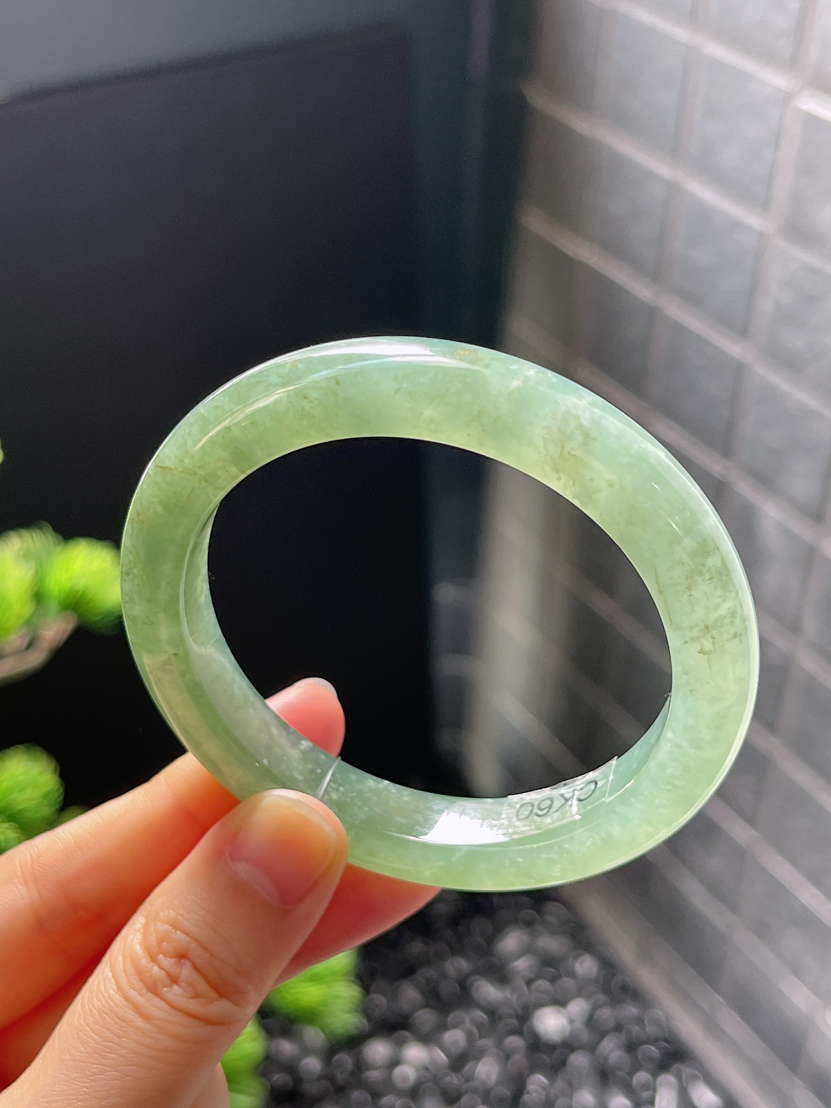 正圈54.2圈口，翡翠冰糯种淡绿色手镯