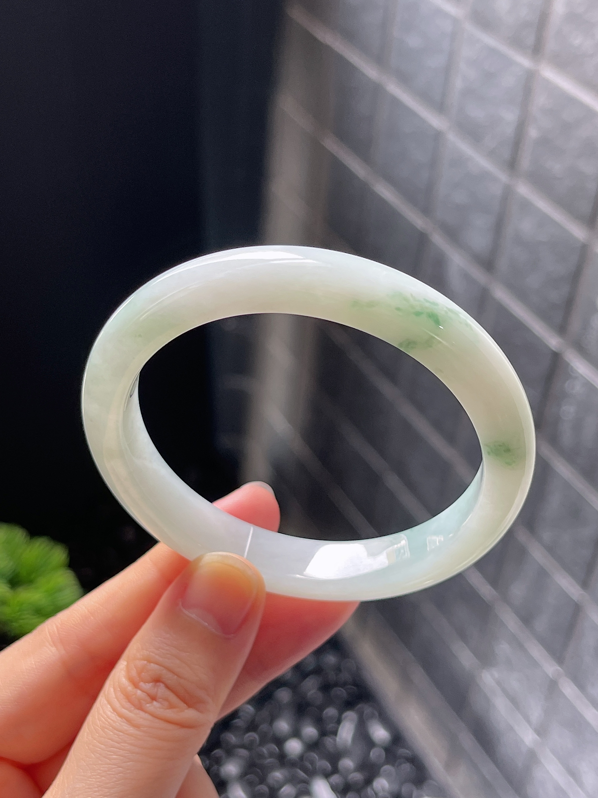 正圈54圈口，翡翠冰糯种飘绿手镯