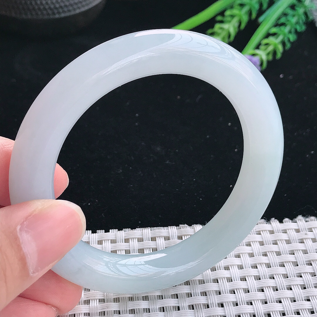 实拍缅甸a货翡翠53.5/10.8/10.6翡翠冰胶水灵冰晴圆条玉镯手环