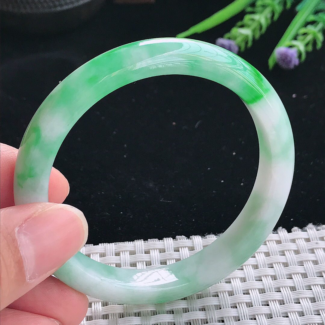 实拍天然翡翠55/10/7.6老坑精美温润飘阳绿手镯翡翠玉镯手环