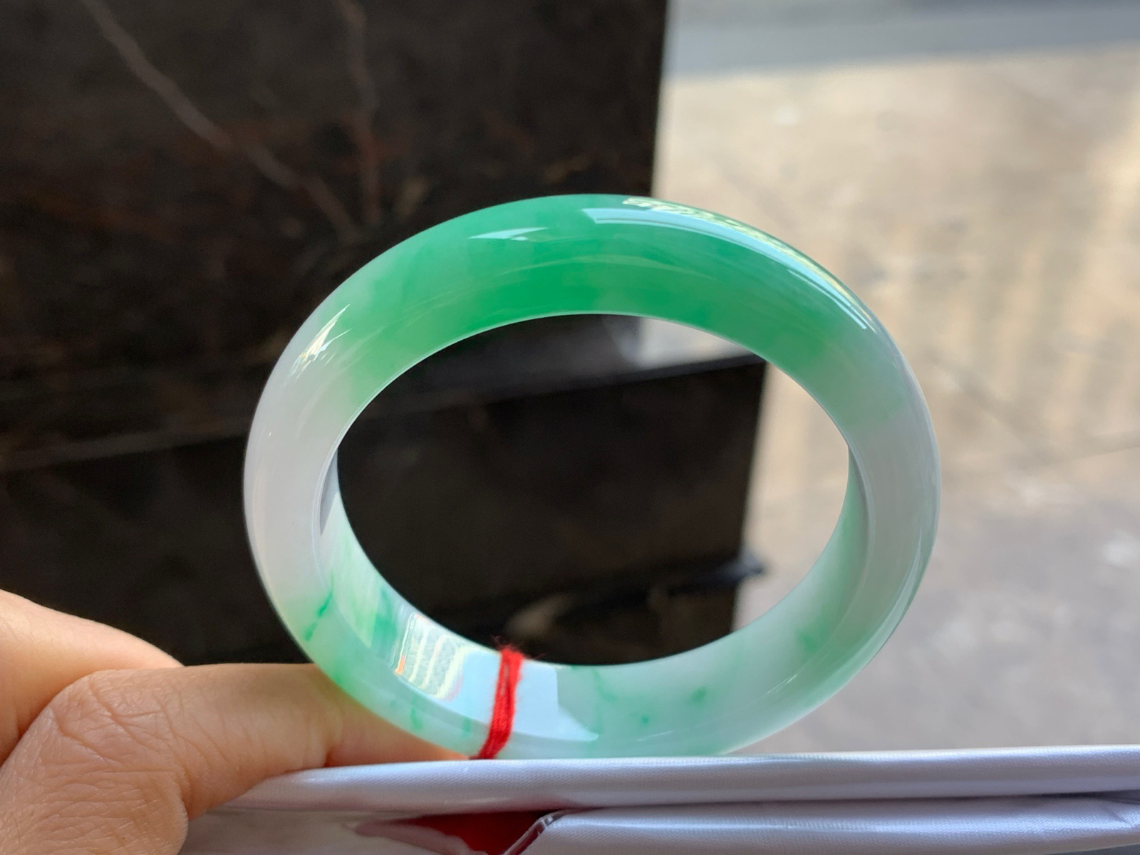 55-13.4-8.4

阳绿色手镯^_^色阳 细腻