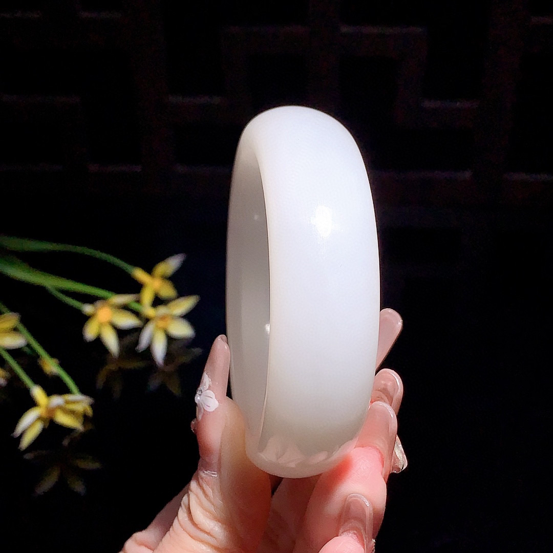 和田玉54.5圈口羊脂白宽版手镯！玉质细腻油润 底色纯净 脂粉好，品质好！