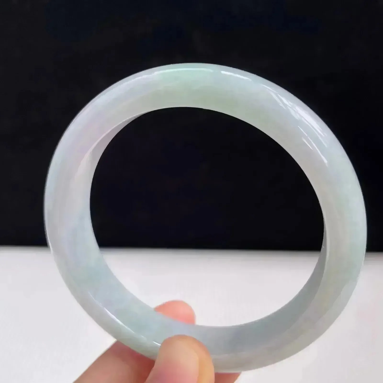55.5mm自然光拍摄天然翡翠A货好种水正圈手镯 52.02g