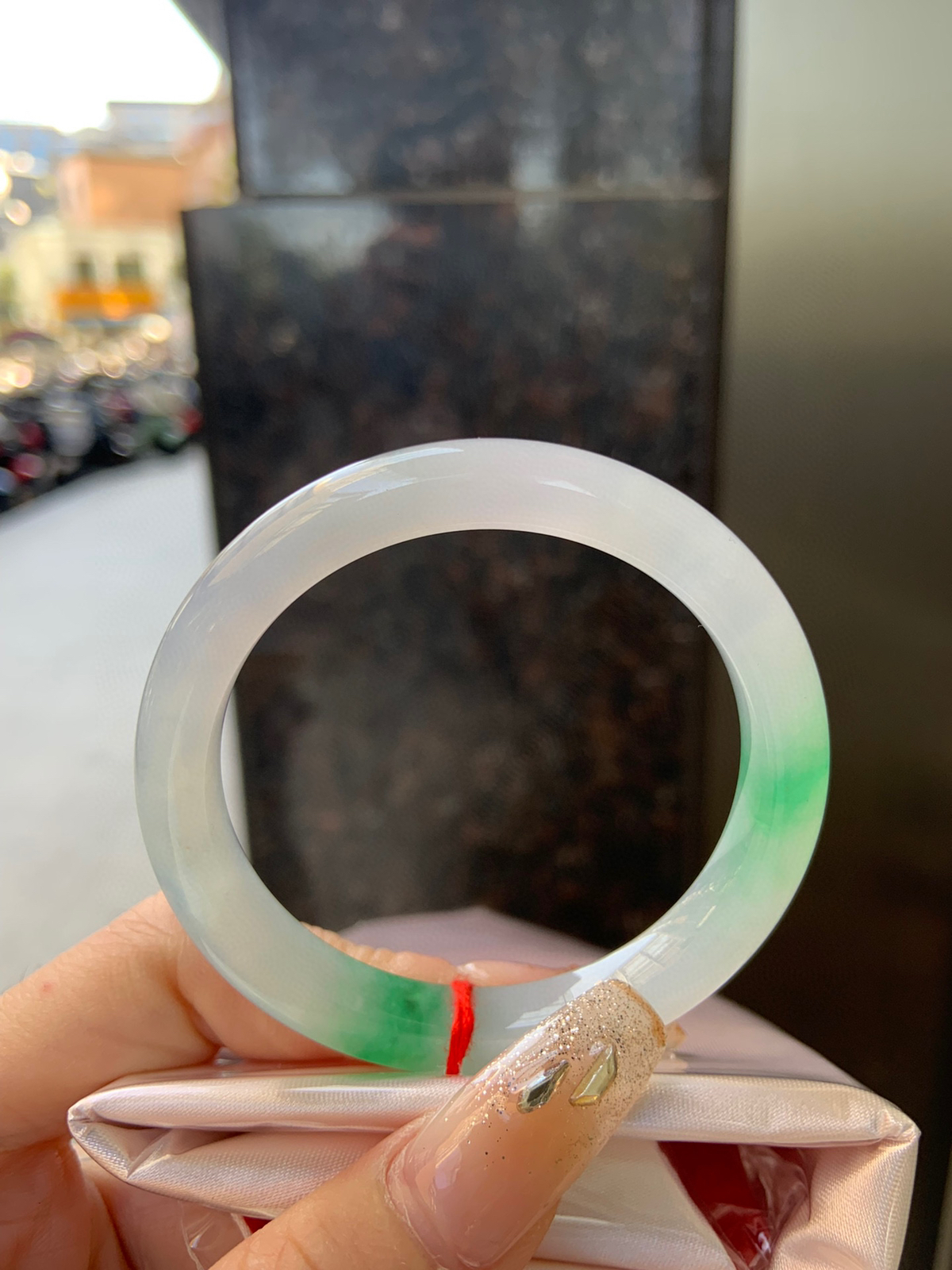 飘阳绿正圈
50.4-7.6-7.3
飘阳绿花，色泽鲜艳，有淡淡的紫底子干净细腻