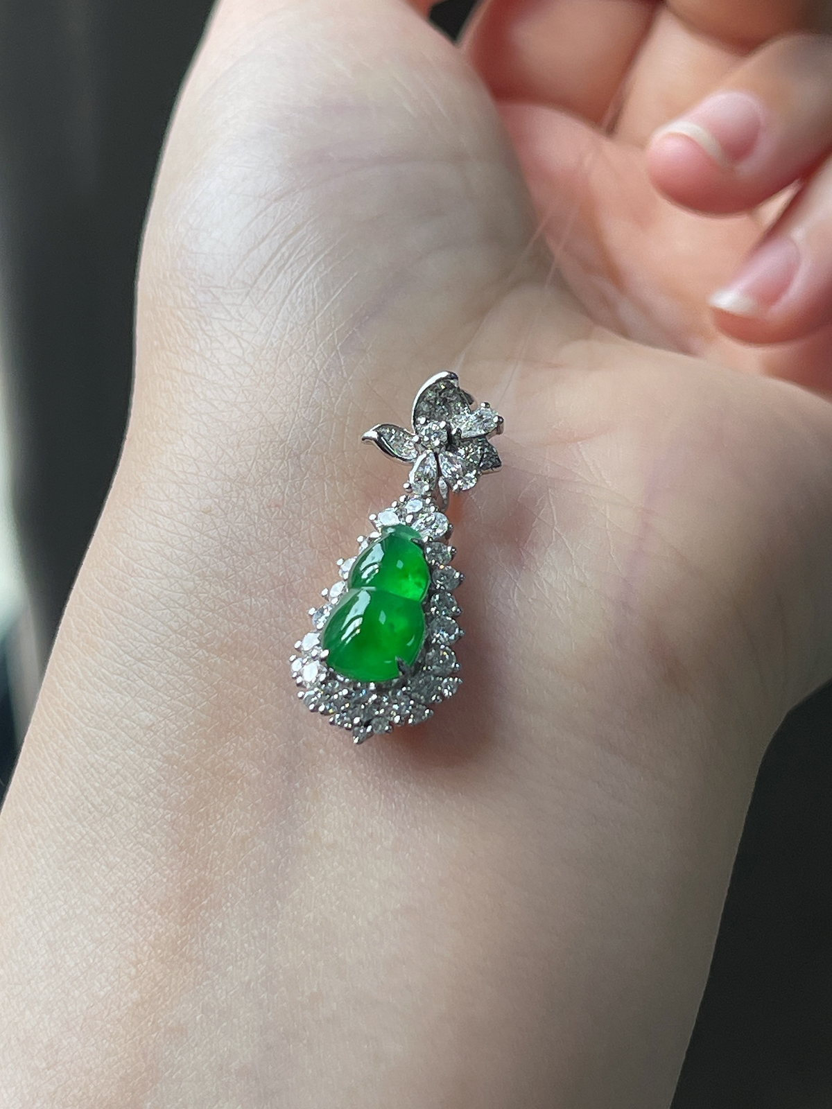 翡翠冰糯种绿色葫芦吊坠，印记：Au750,伴钻石