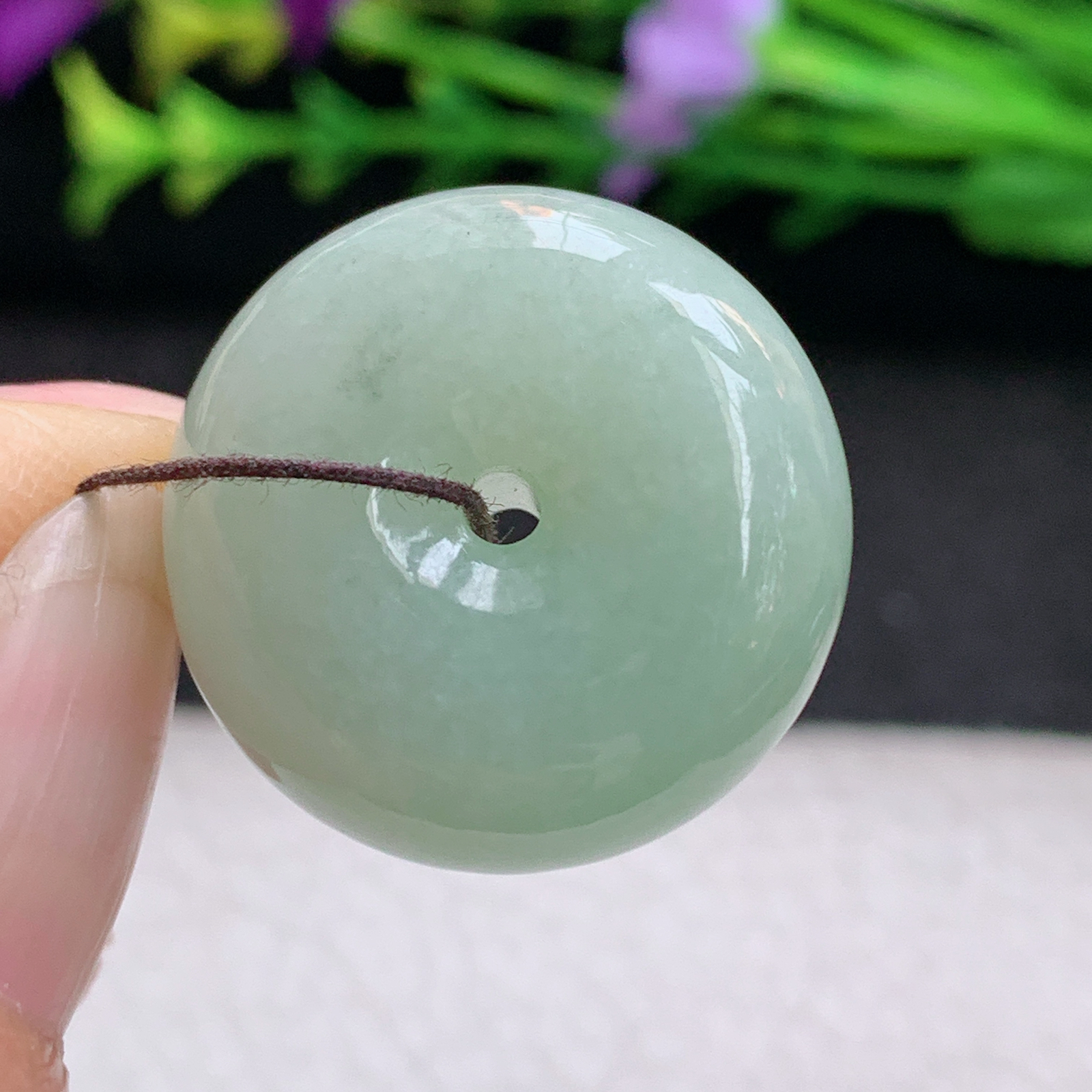 py实拍24*12.5缅甸天然翡翠a货精雕飘绿路路通 面包扣玉吊坠