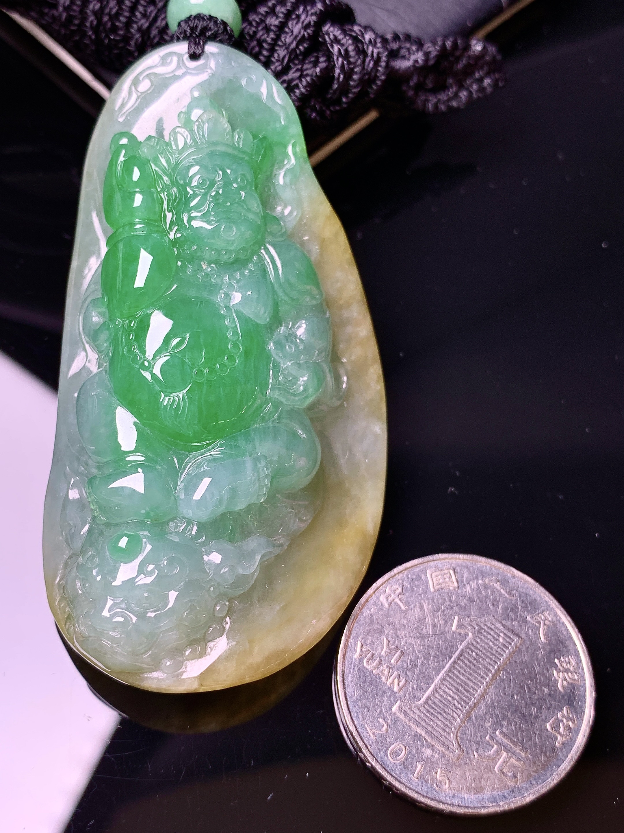 黄绿黄财神吊坠 玉质细腻 色泽艳丽清新 水润亮眼 整体尺寸63.8*33.2*15.8L