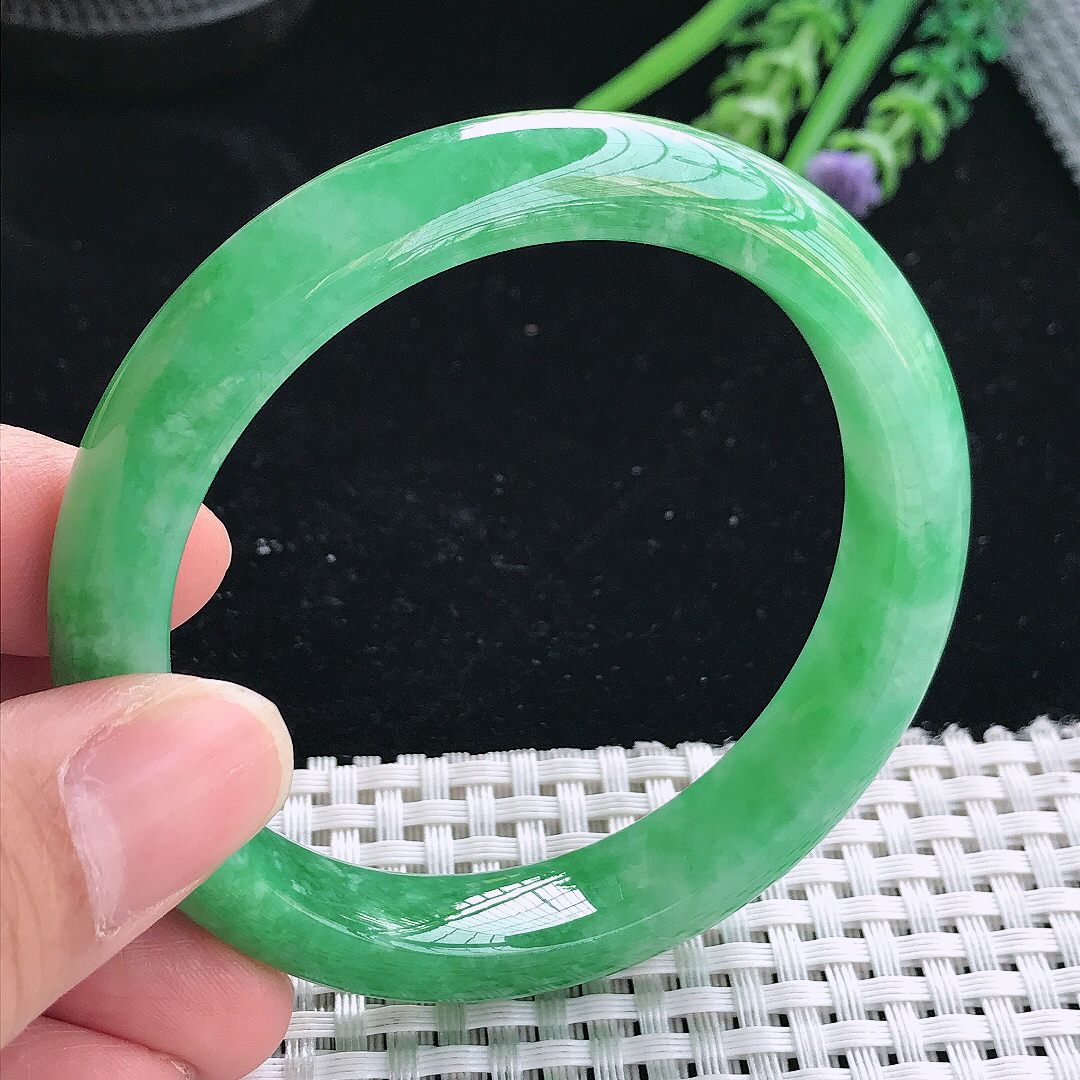 实拍天然翡翠56.5/11.8/8.3老坑精美满绿辣阳绿手镯翡翠玉镯手环