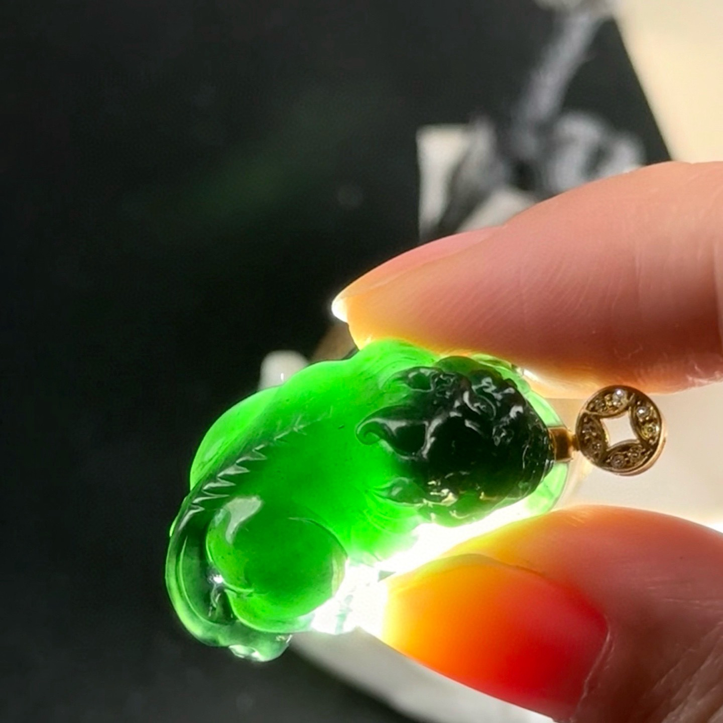 精品18k墨翠貔貅 种好色正 黑度极好 打灯通透 油性十足 尺寸33.3