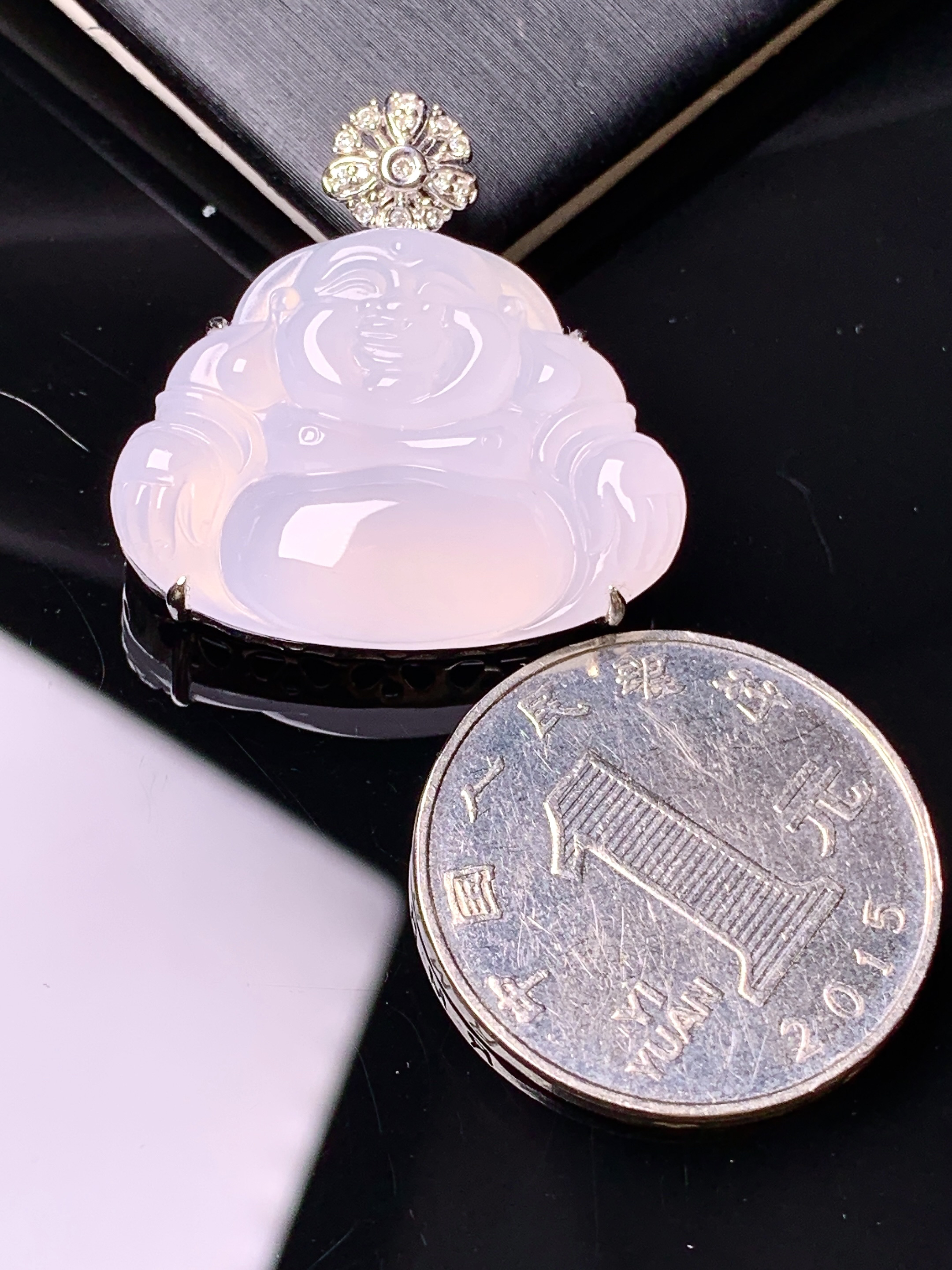 18k金钻镶嵌冰种佛公吊坠 玉质细腻 色泽艳丽清新 水润亮眼 整体尺寸28.3*27.5*7.2y4