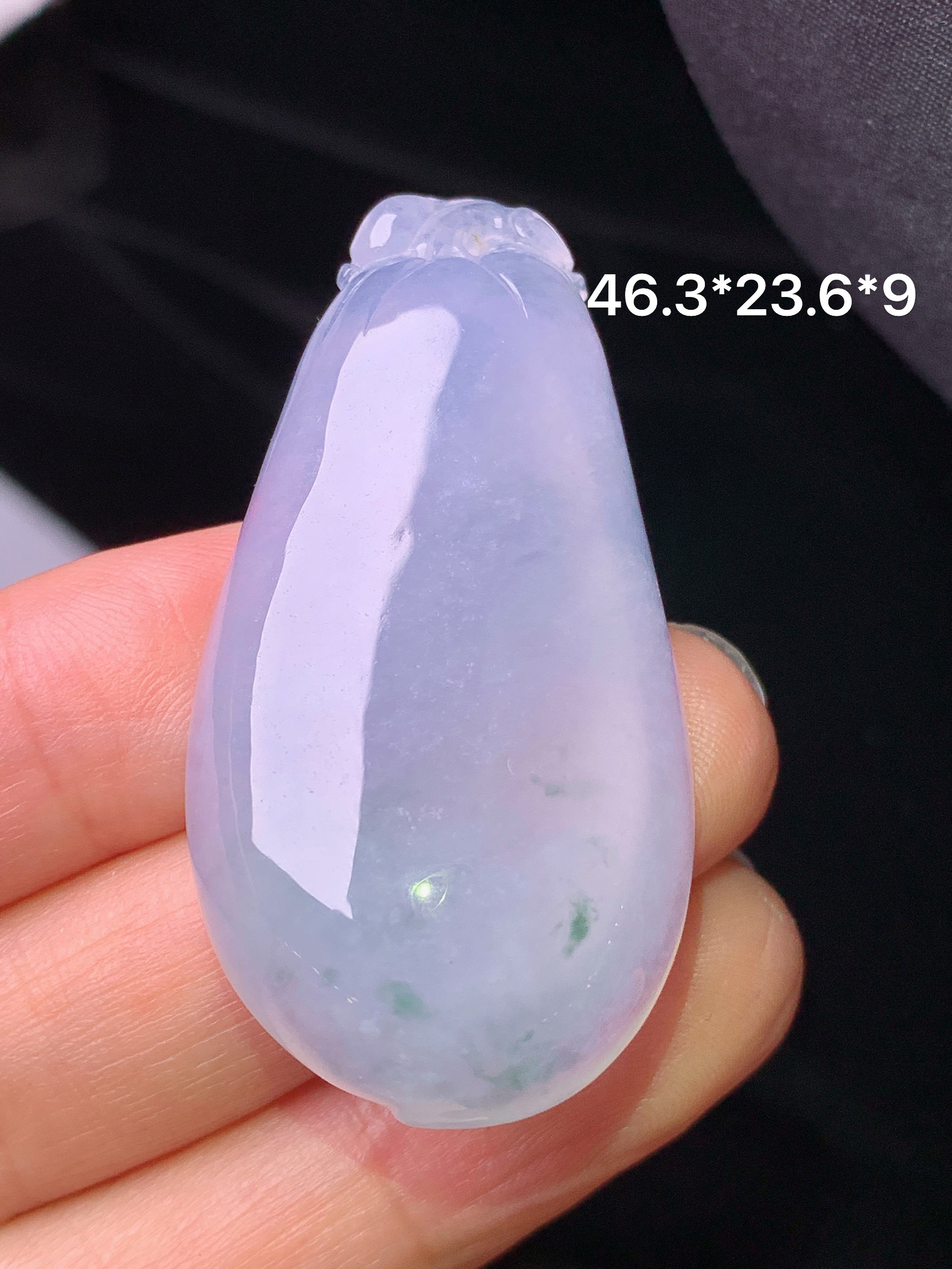 紫罗兰福瓜吊坠 玉质细腻 色泽艳丽清新 水润亮眼 整体尺寸46.3*23.6*9c1