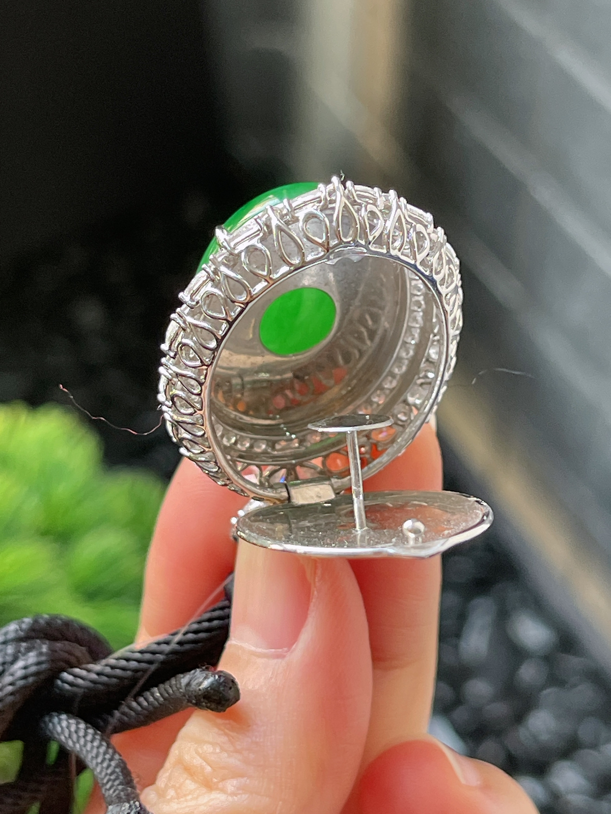 翡翠冰糯种大绿蛋面吊坠，印记：G18K,伴钻石