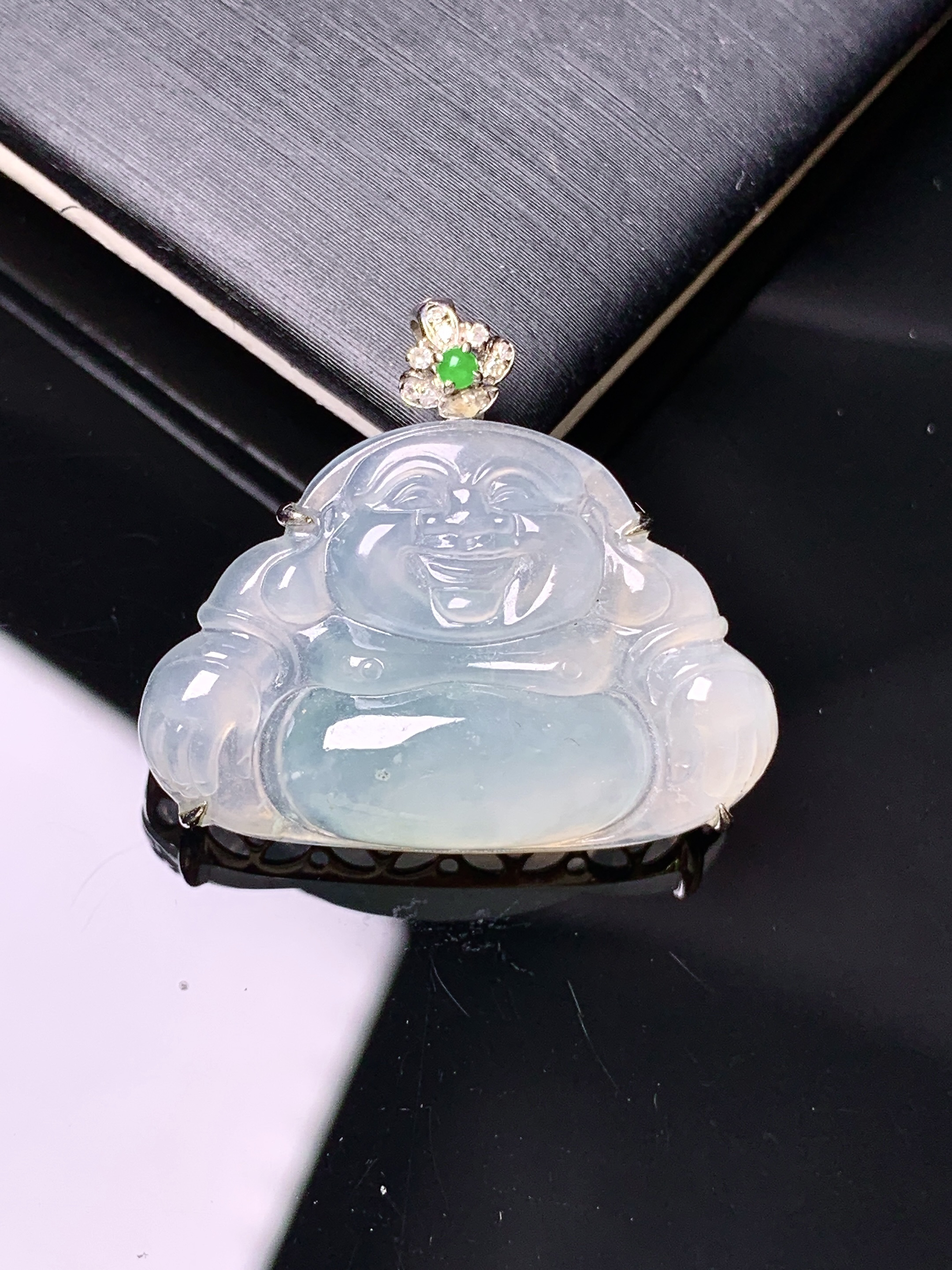 18k金钻冰种佛公镶嵌吊坠 玉质细腻 色泽艳丽清新 水润亮眼 整体尺寸24.5*28*6.6yz