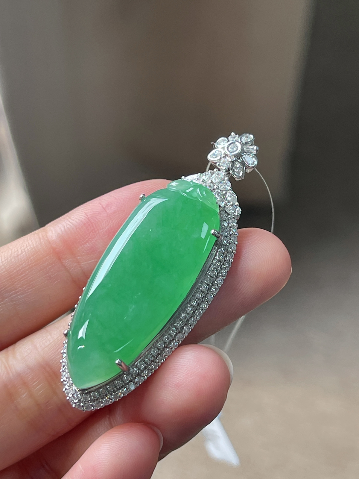 翡翠冰糯种绿色福瓜，印记：G18K,伴钻石