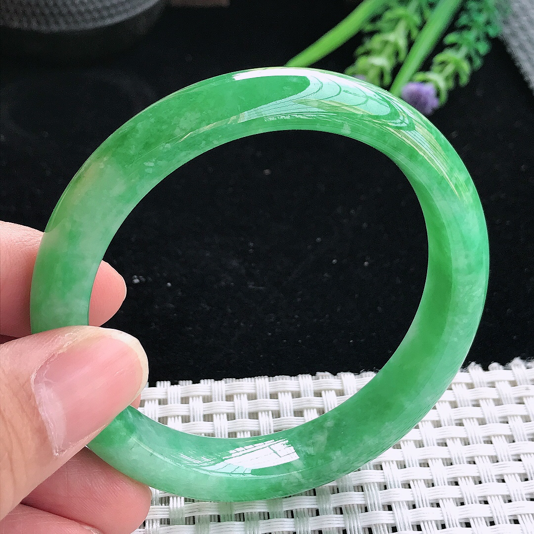 实拍天然翡翠56.5/11.8/8.3老坑精美满绿辣阳绿手镯翡翠玉镯手环