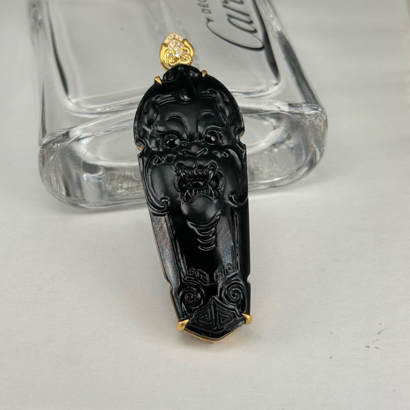 精品18k墨翠仿古瑞兽牌 种好色正 黑度极好 打灯通透 油性十足 尺寸62.3