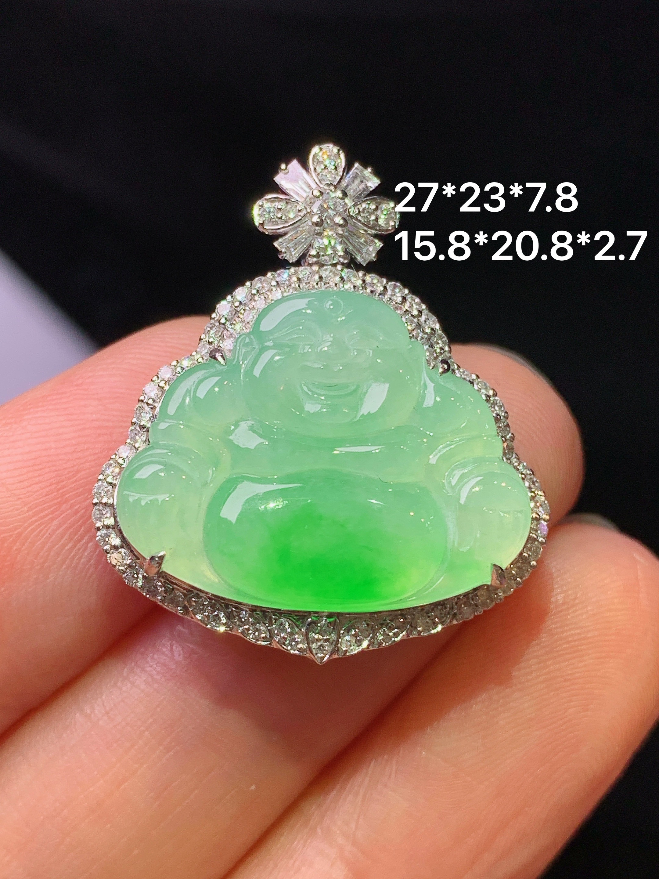 18k金钻镶嵌翠绿佛公吊坠 玉质细腻 色泽艳丽清新 水润亮眼 整体尺寸27*23*7.8x4