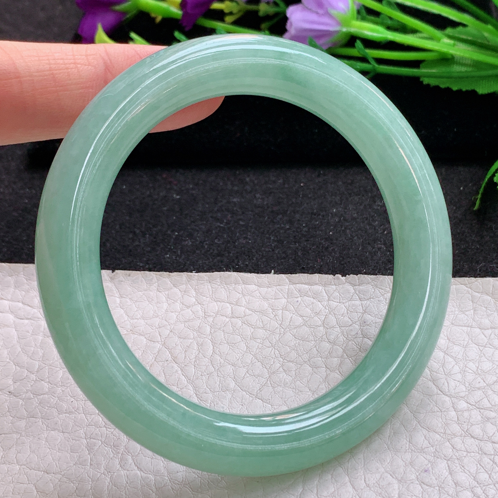 n实拍56.5*10.5美人镯 天然缅甸翡翠A货手镯水润甜绿圆条玉手环