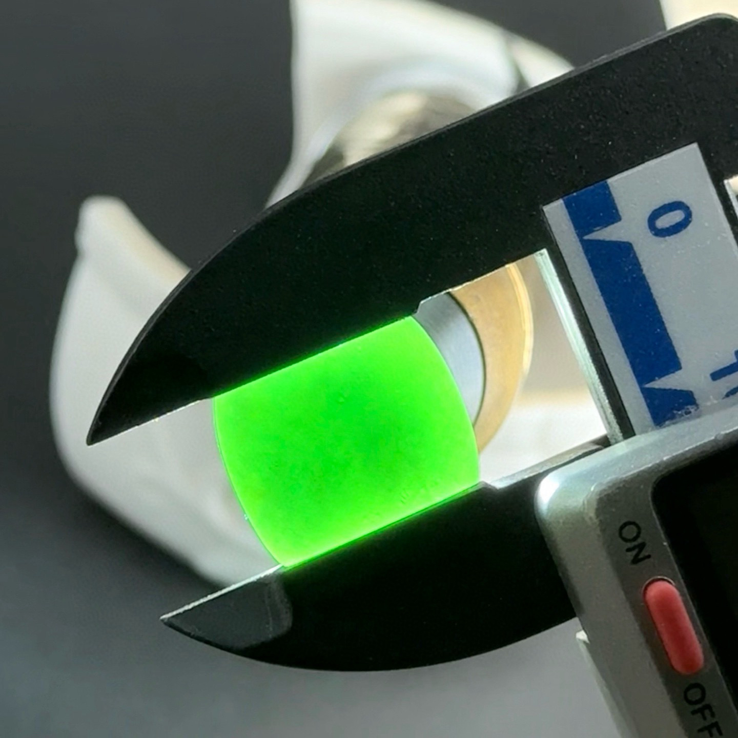 精品墨翠马鞍裸石戒面 种好色正 黑度极好 打灯通透 油性十足 尺寸15.2