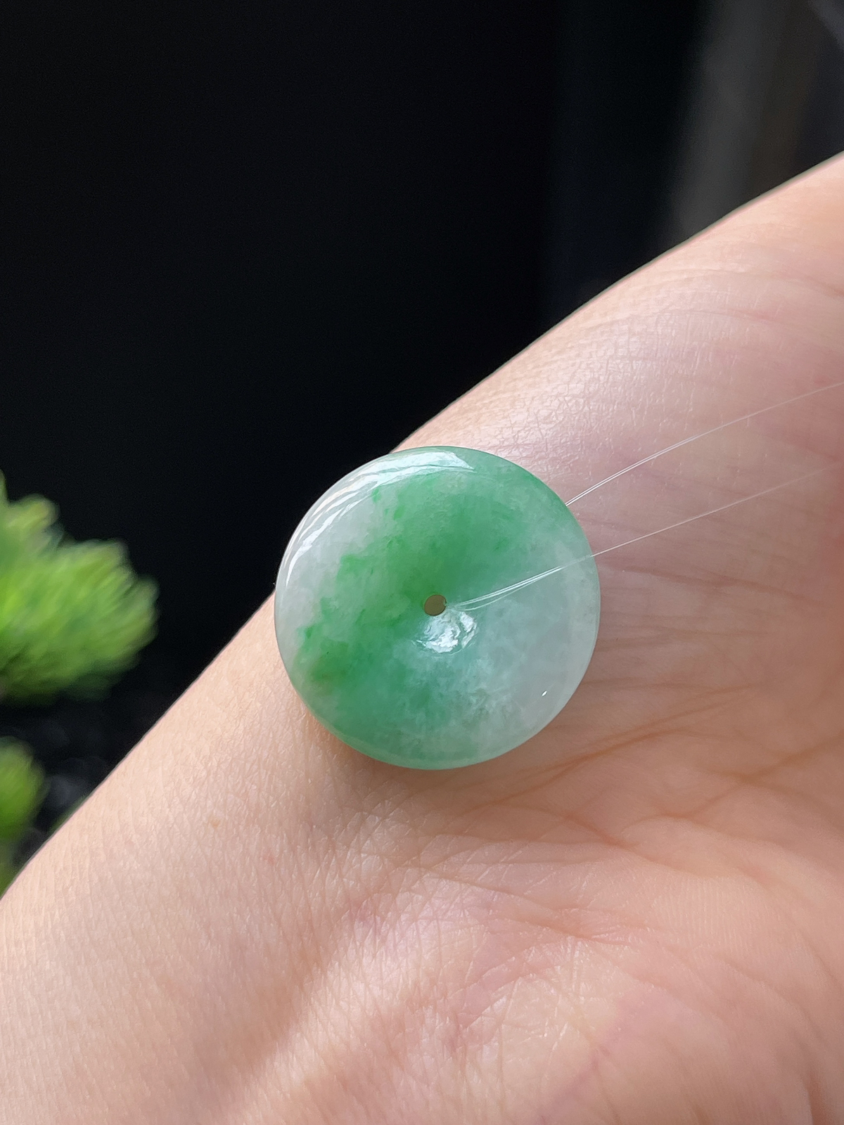 翡翠糯化种飘绿平安扣