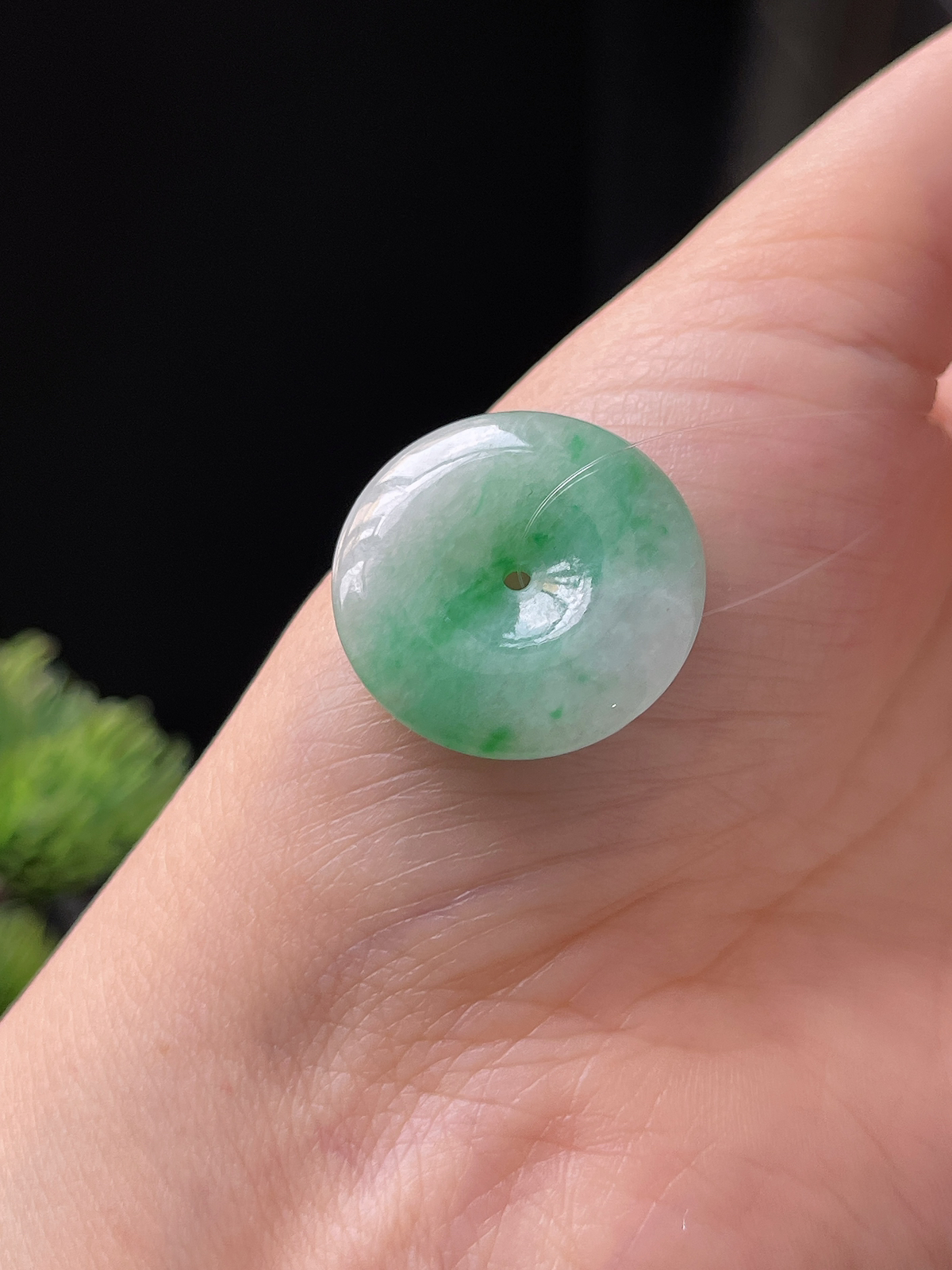 翡翠糯化种飘绿平安扣