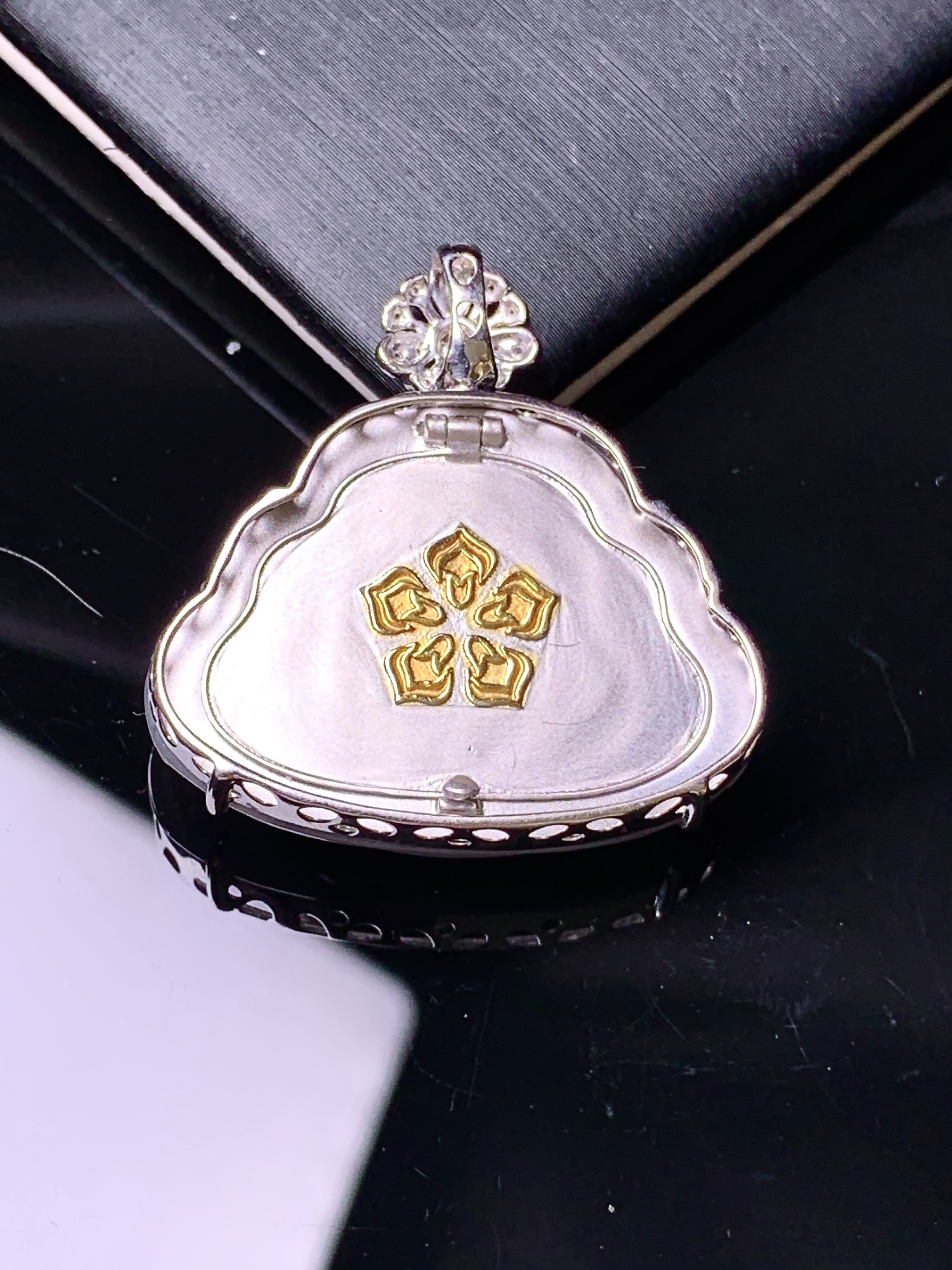 18k金钻镶嵌冰种佛公吊坠 玉质细腻 色泽艳丽清新 水润亮眼 整体尺寸28.3*27.5*7.2y4