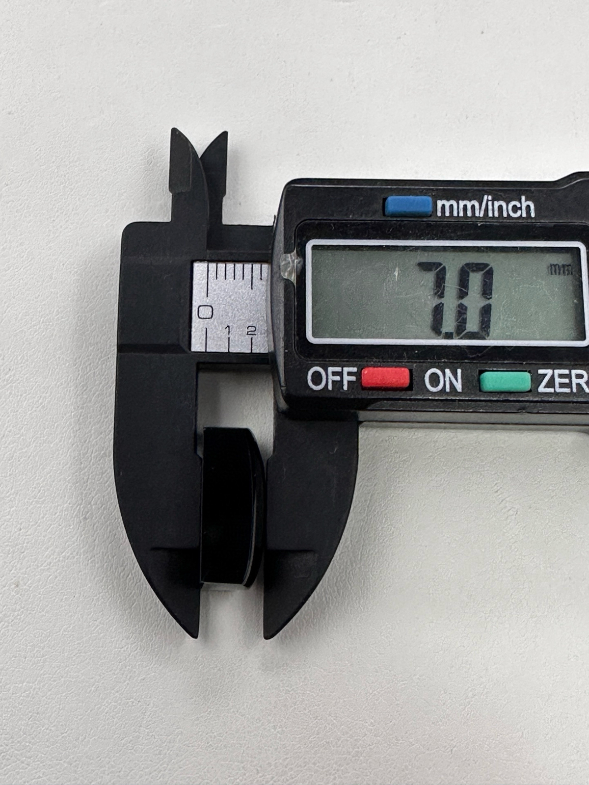 #限时特惠#墨翠马鞍戒面】，黑度极黑  灯照全透  呈帝王绿  种老起光  底极细腻  完美无裂  品相极好 镶嵌后效果倍增