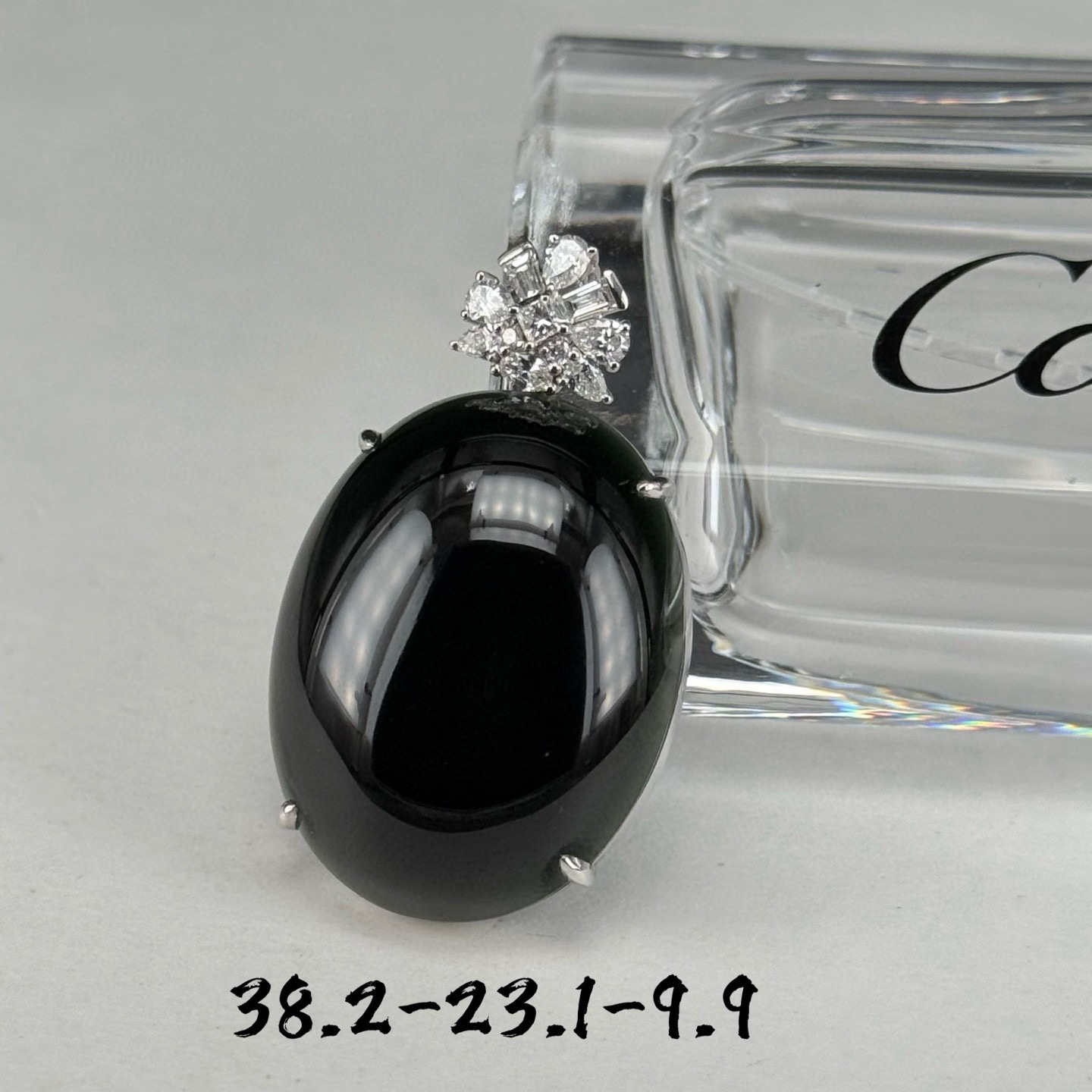 精品18k满钻墨翠蛋面吊坠 简约大气 种好色正 黑度极好 打灯通透 尺寸38.2