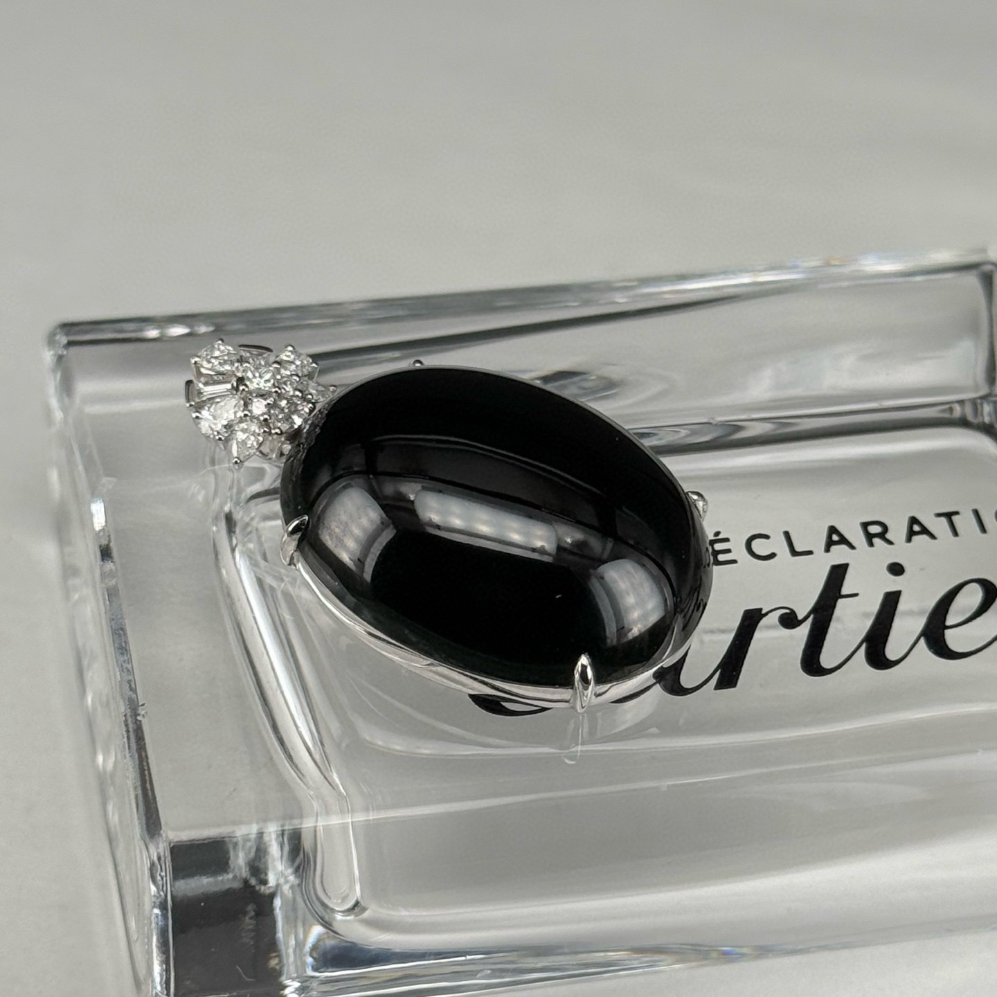 精品18k满钻墨翠蛋面吊坠 简约大气 种好色正 黑度极好 打灯通透 尺寸38.2