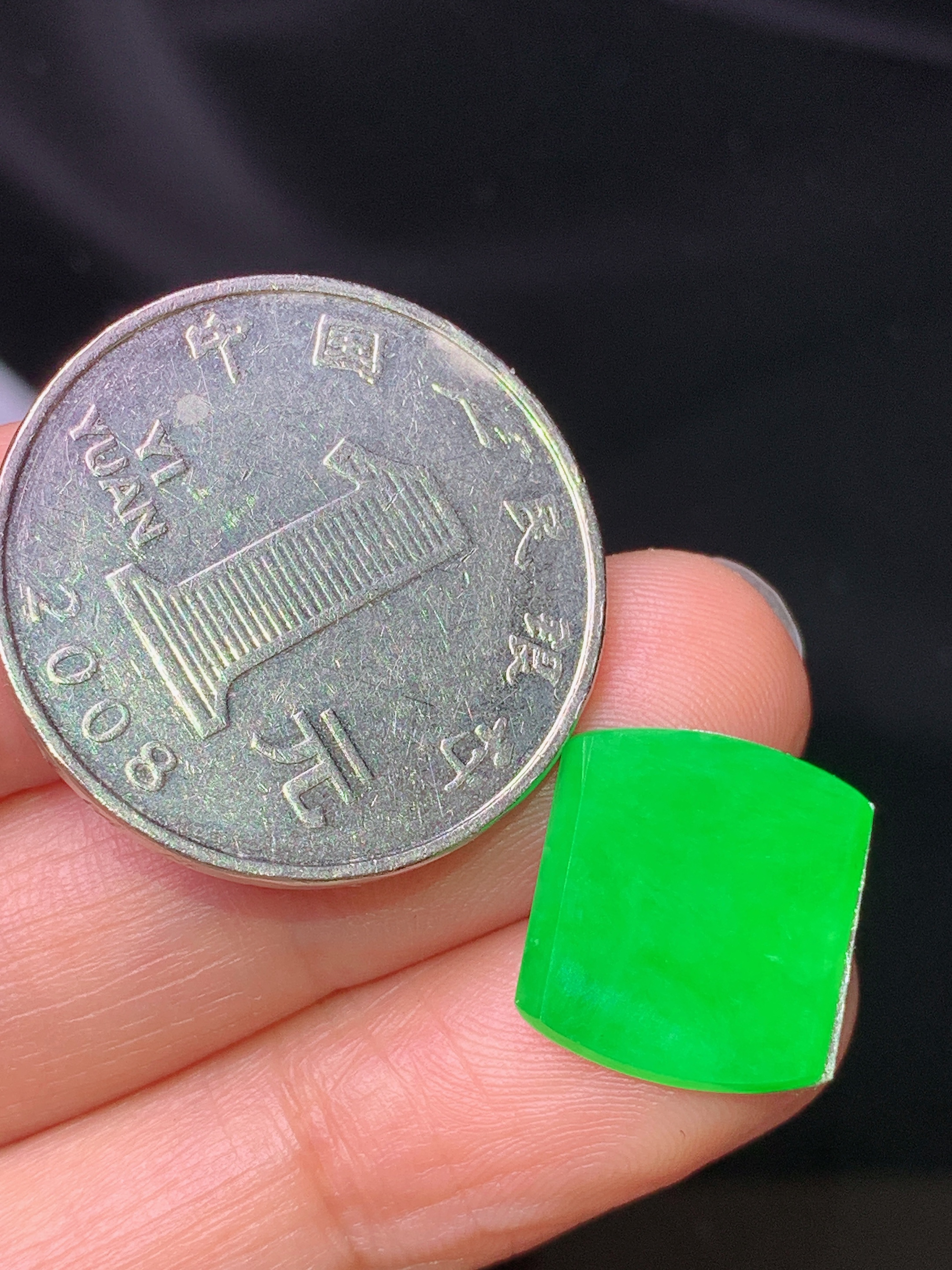 镶嵌款 翠绿无事牌吊坠 玉质细腻 色泽艳丽清新 水润亮眼 整体尺寸14*12.6*2x4