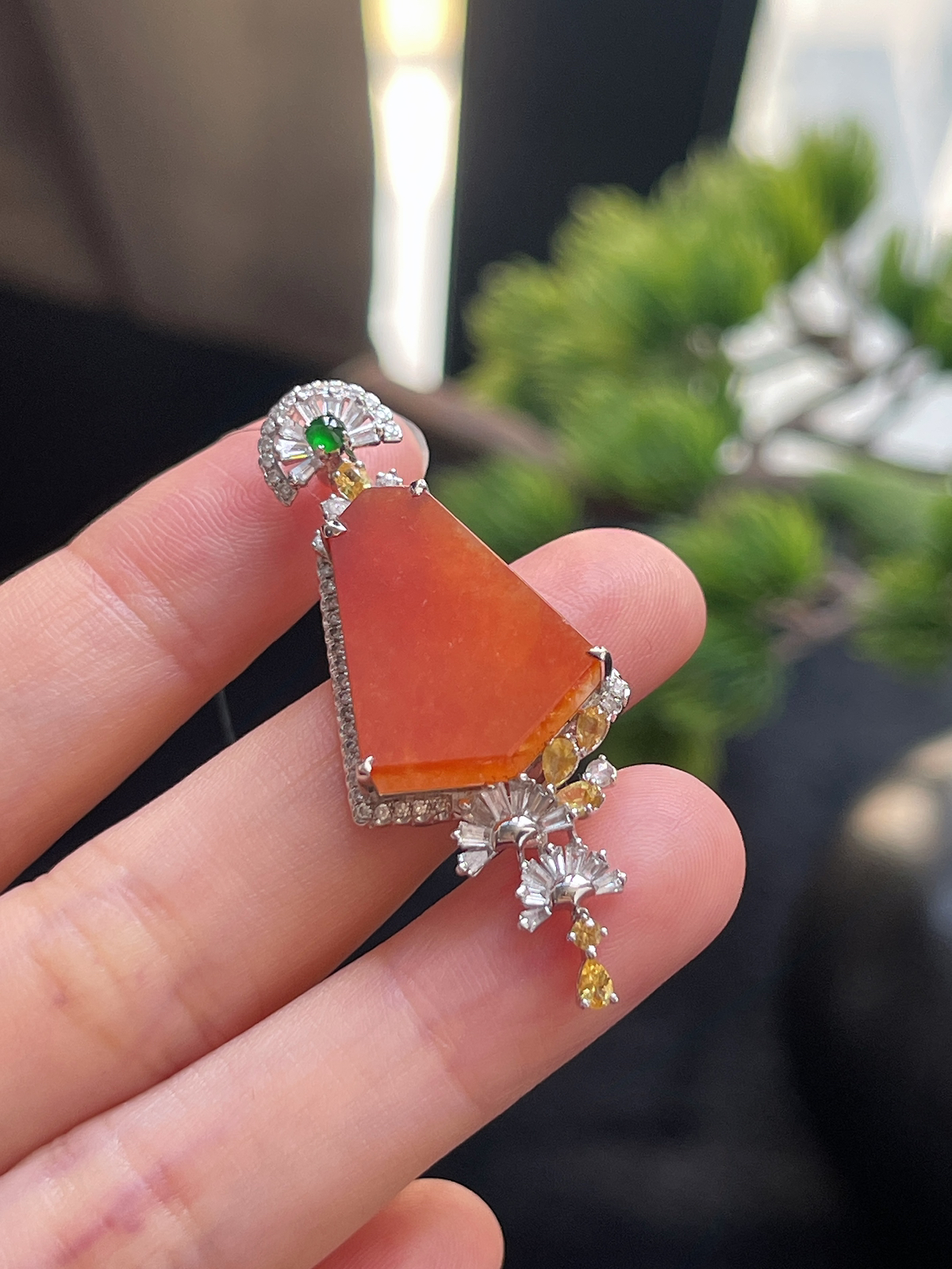 翡翠冰糯种红色无事牌挂件，印记：G18K,伴钻石（无色）