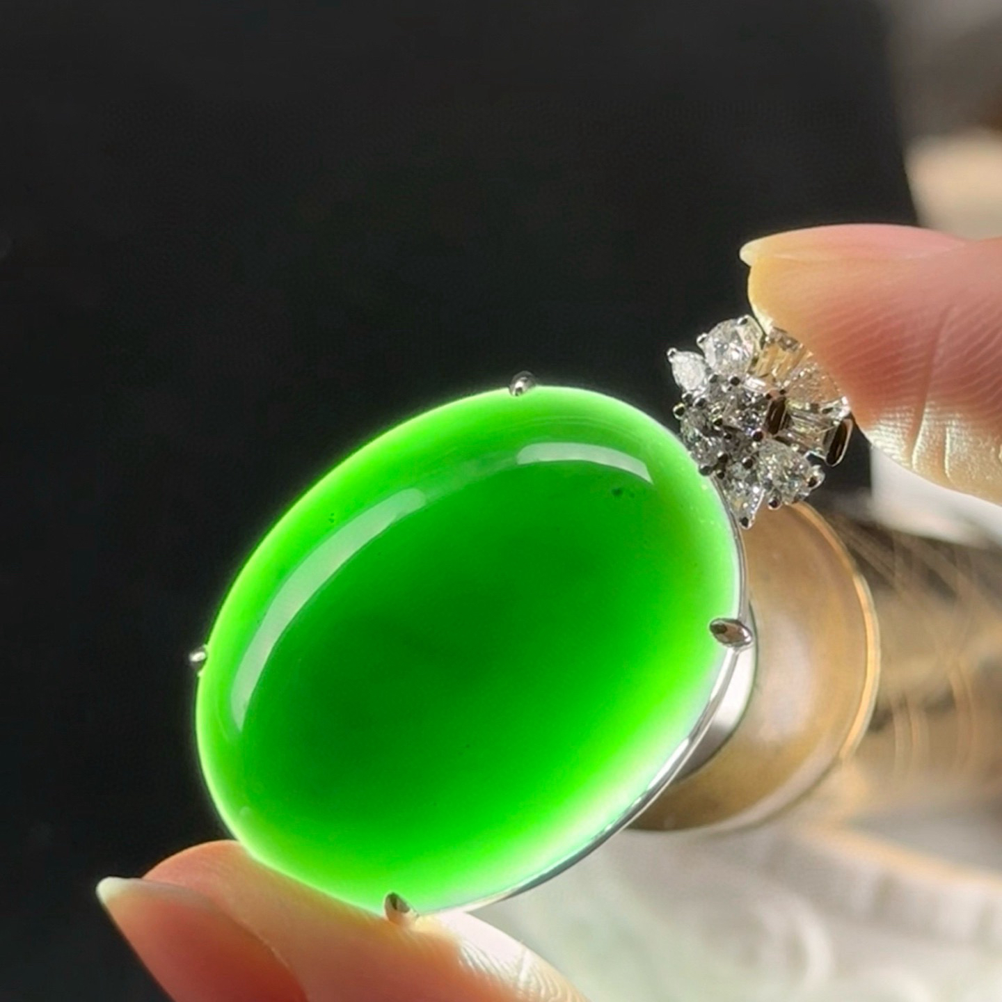 精品18k满钻墨翠蛋面吊坠 简约大气 种好色正 黑度极好 打灯通透 尺寸38.2