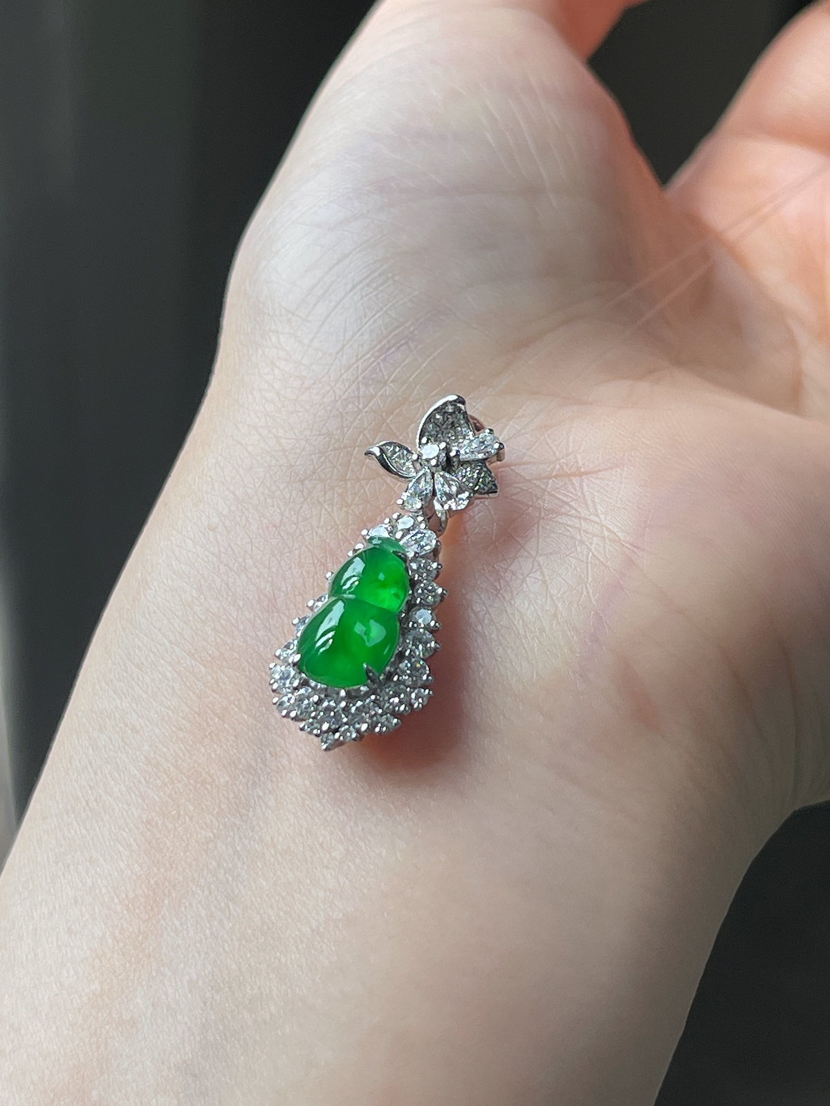 翡翠冰糯种绿色葫芦吊坠，印记：Au750,伴钻石