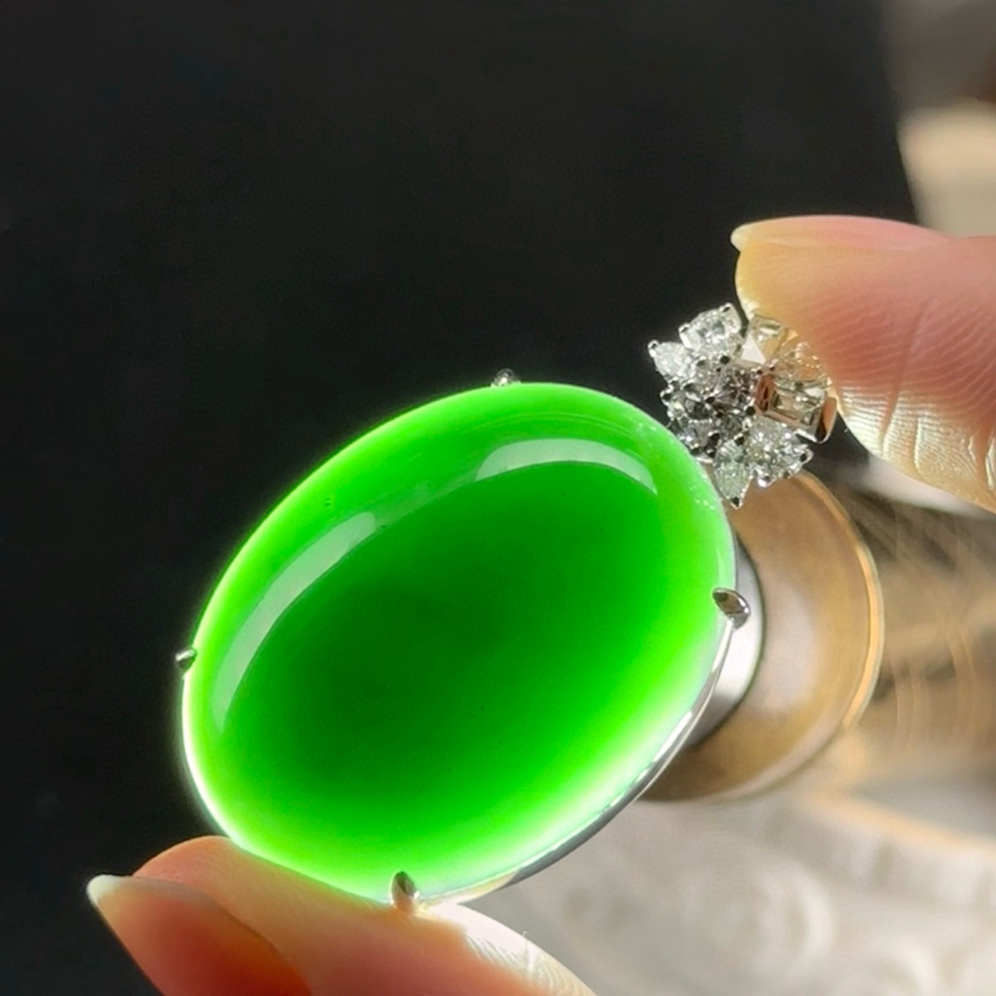 精品18k满钻墨翠蛋面吊坠 简约大气 种好色正 黑度极好 打灯通透 尺寸38.2