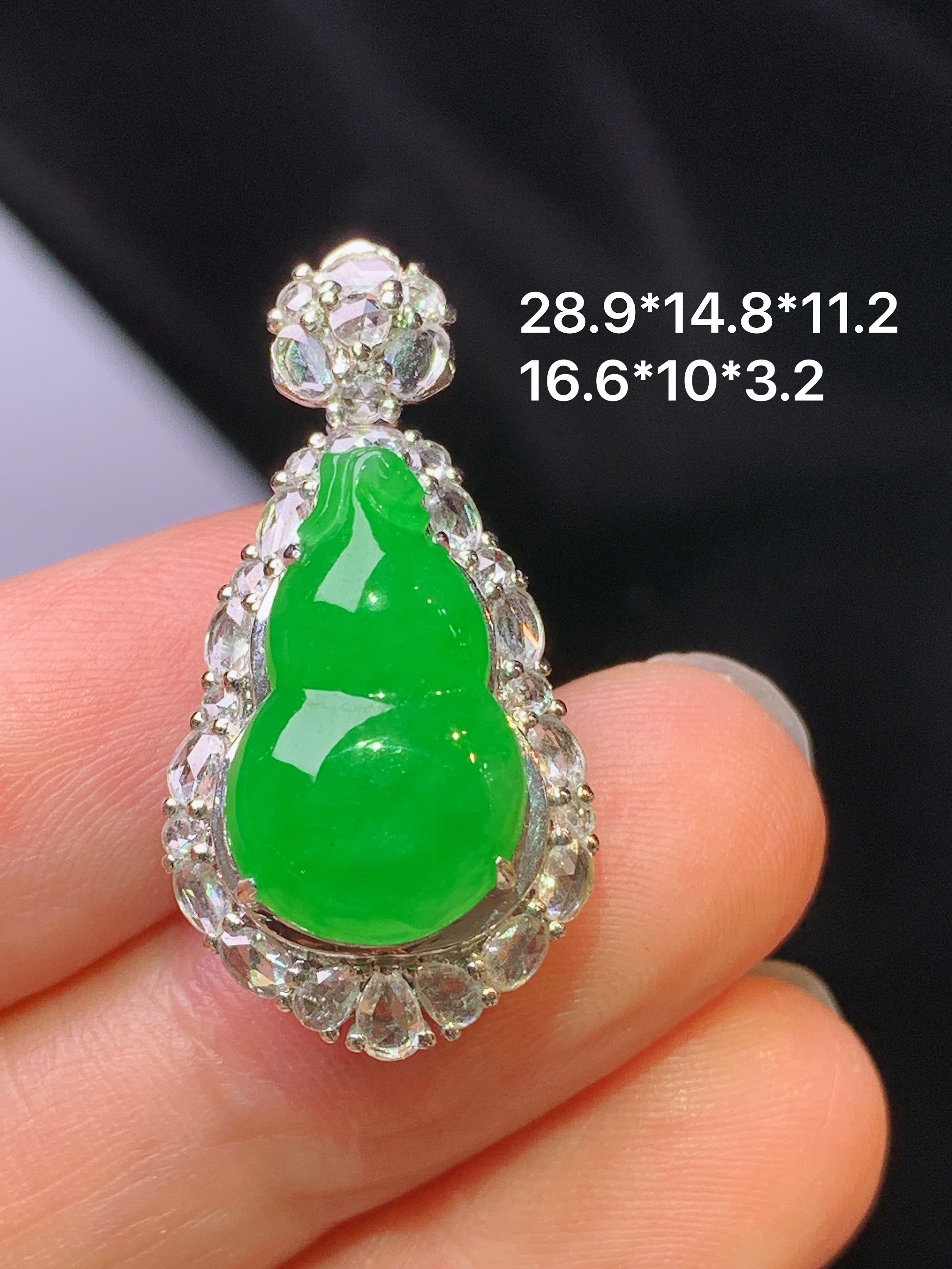 18k金钻镶嵌满绿葫芦吊坠 玉质细腻 色泽艳丽清新 水润亮眼 整体尺寸28.9*14.8*11.2y4