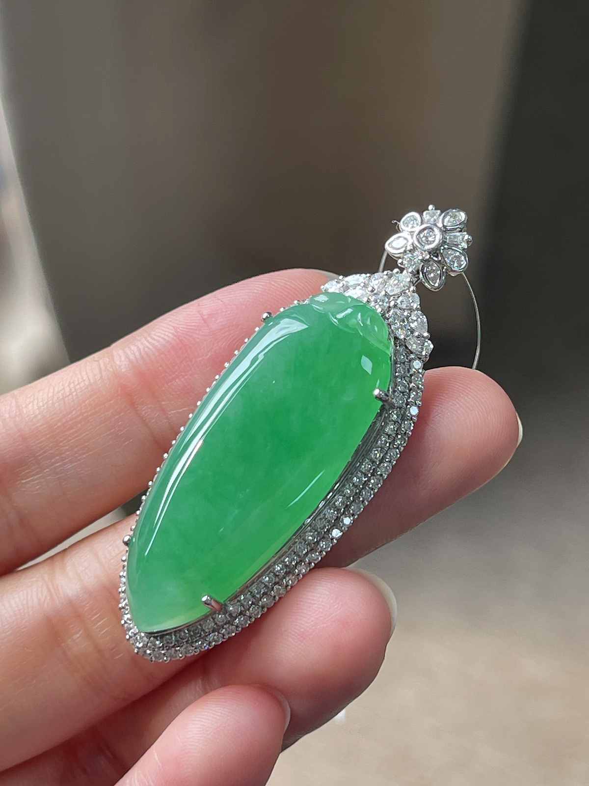 翡翠冰糯种绿色福瓜，印记：G18K,伴钻石