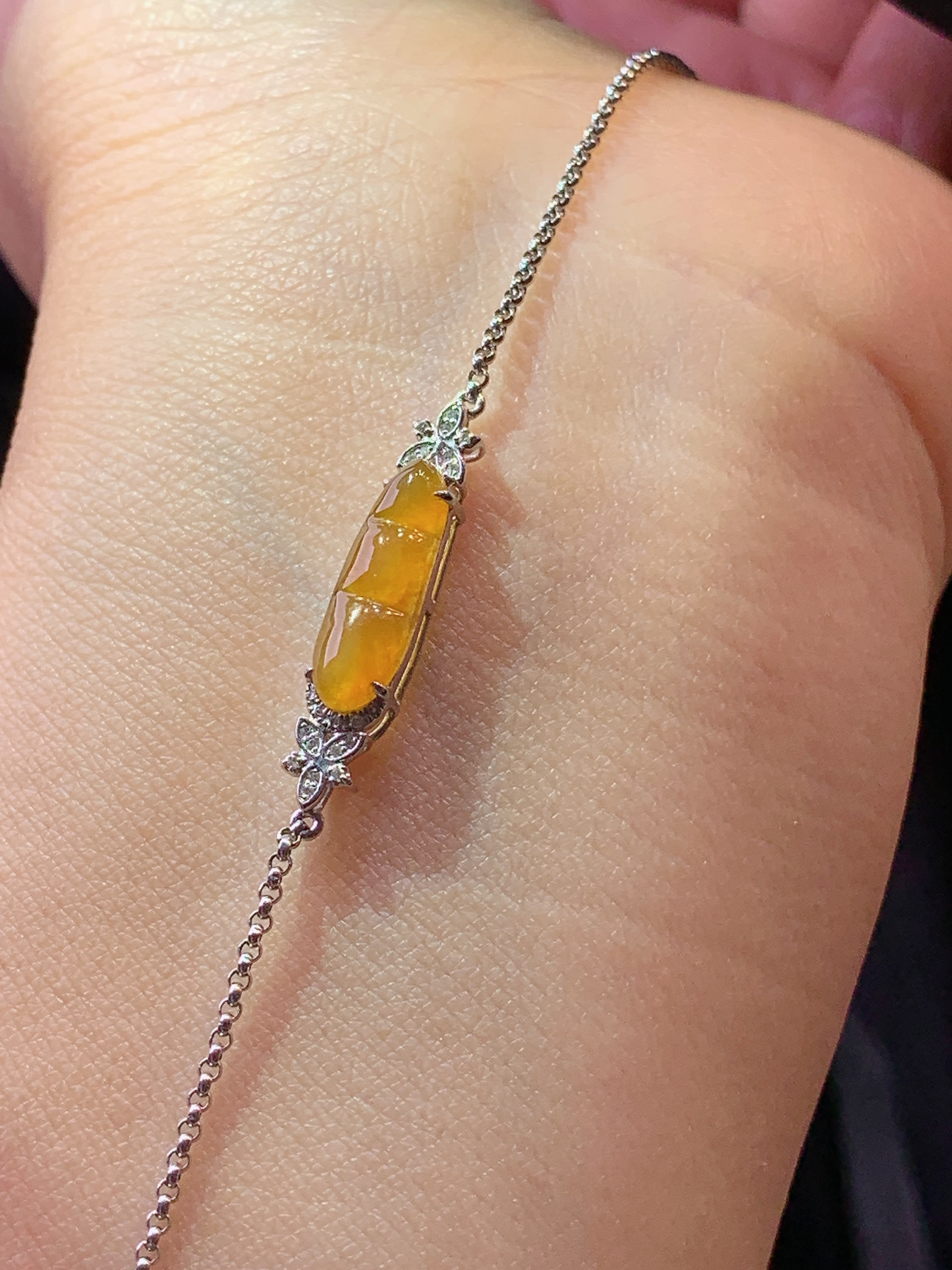 18k金钻镶嵌黄翡四季豆手链 玉质细腻 色泽艳丽清新 水润亮眼 整体尺寸180*5*4.3y4