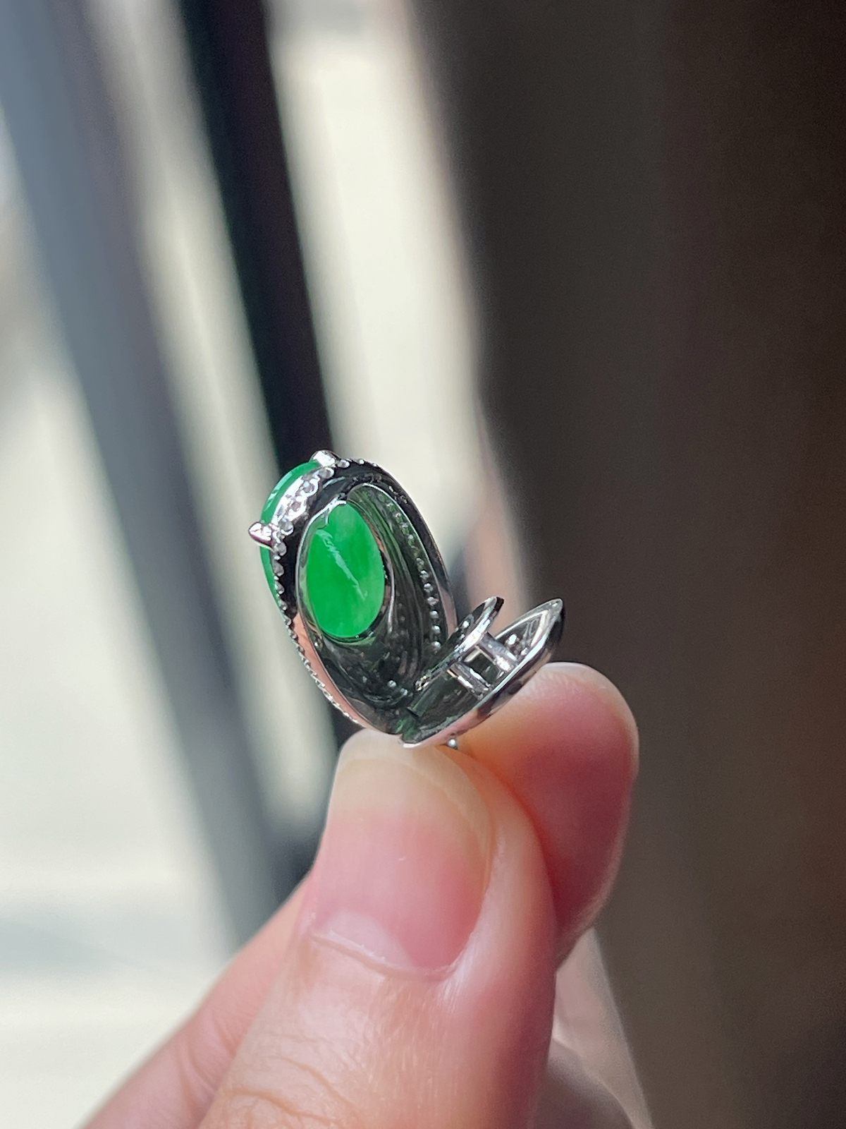 翡翠冰糯种绿色福瓜挂件，印记：Au750,伴钻石