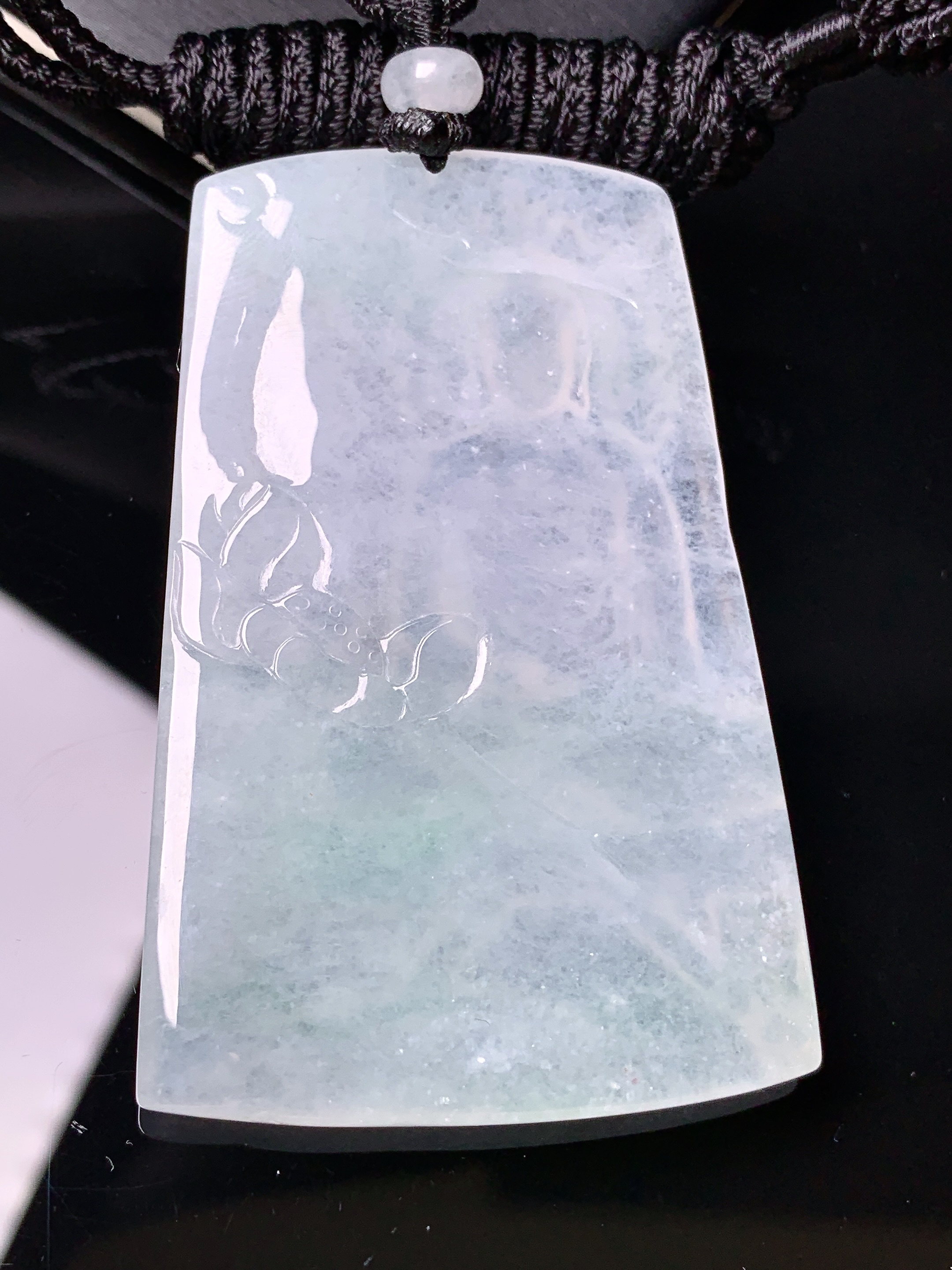 冰种飘绿大日如来佛祖吊坠 玉质细腻 色泽艳丽清新 水润亮眼 整体尺寸62.2*40.6*5.5L1