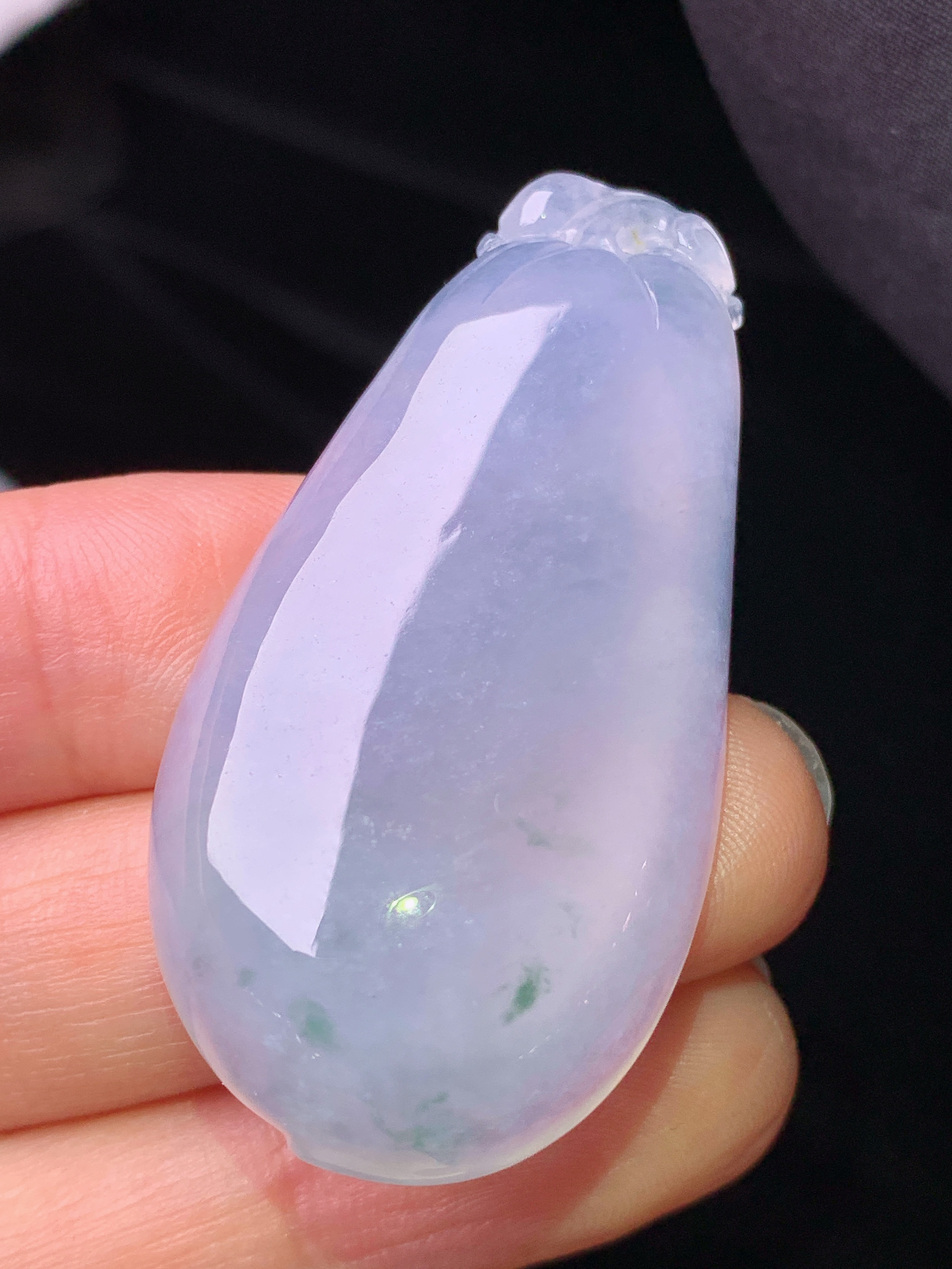 紫罗兰福瓜吊坠 玉质细腻 色泽艳丽清新 水润亮眼 整体尺寸46.3*23.6*9c1