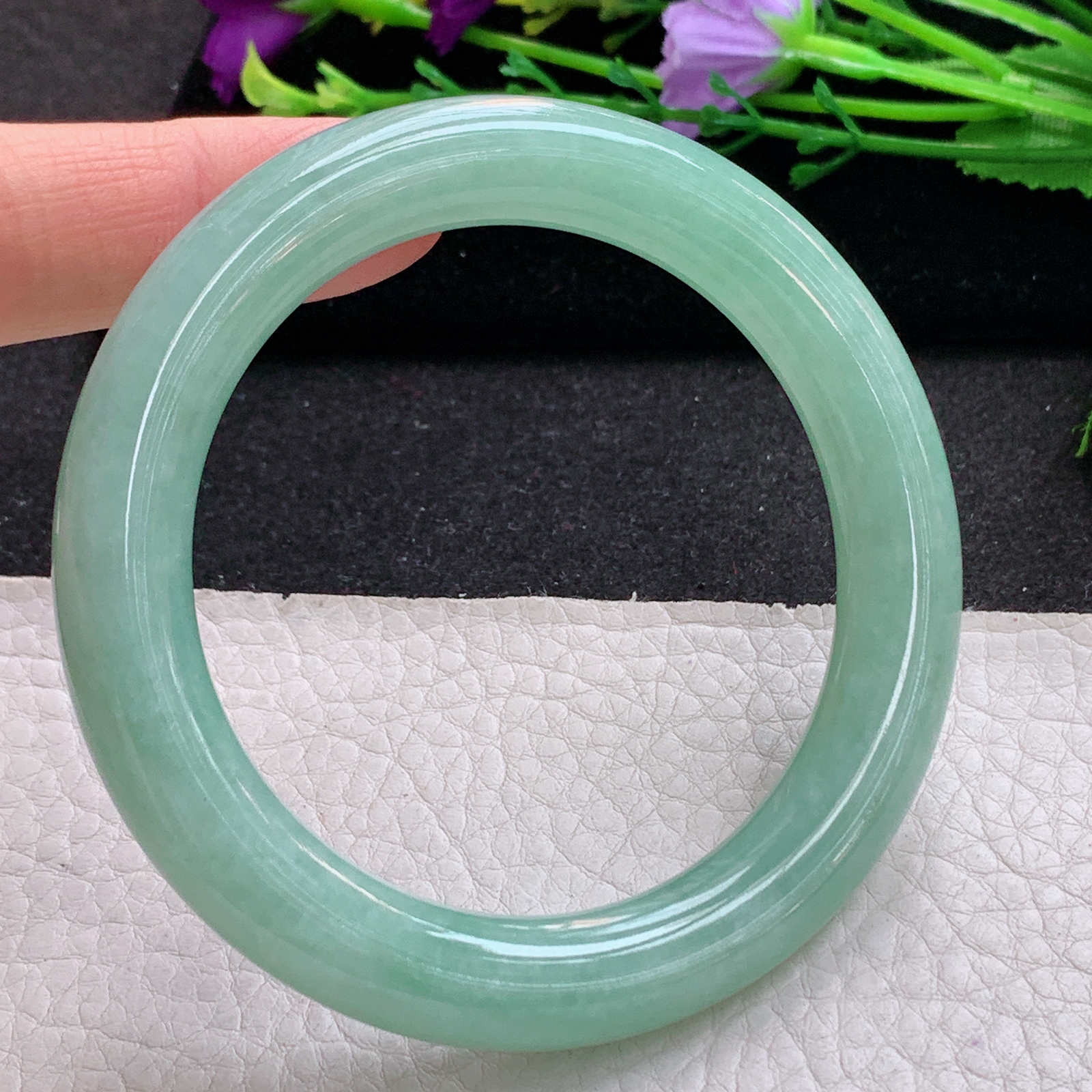 n实拍56.5*10.5美人镯 天然缅甸翡翠A货手镯水润甜绿圆条玉手环