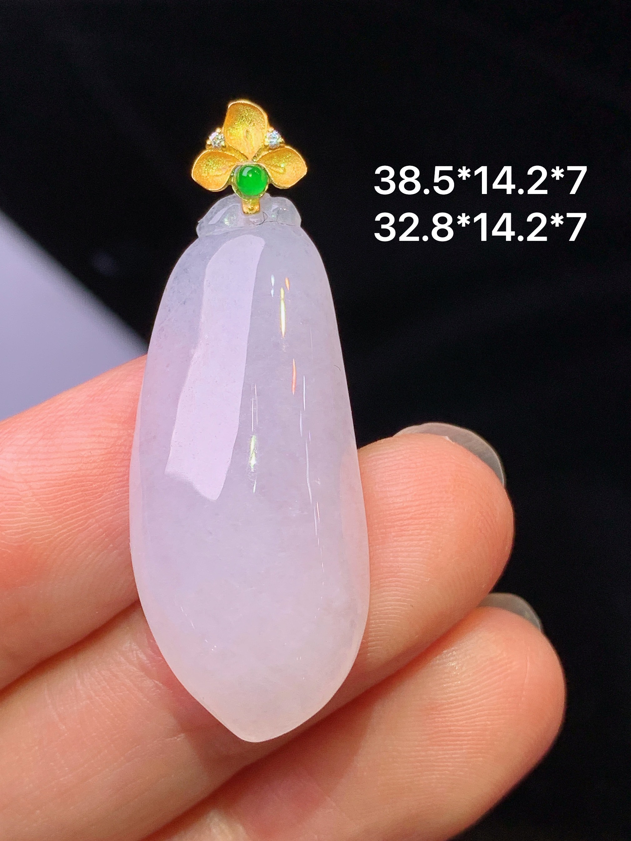 18k金钻镶嵌淡紫罗兰福瓜吊坠 玉质细腻 色泽艳丽清新 水润亮眼 整体尺寸38.5*14.2*j2