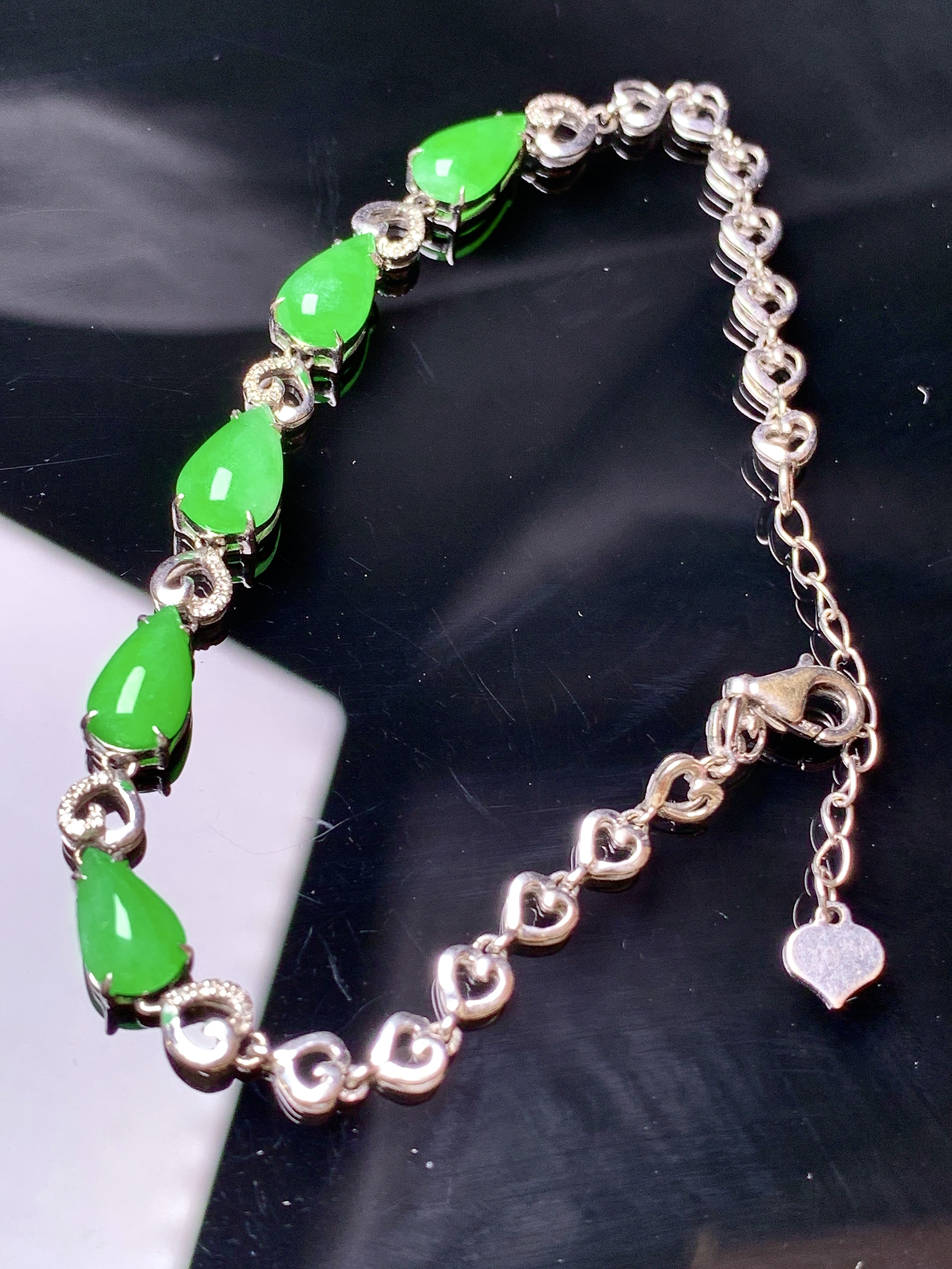 18k金钻镶嵌翠绿水滴吊坠 玉质细腻 色泽艳丽清新 水润亮眼 整体尺寸170*5.7*4.5w1