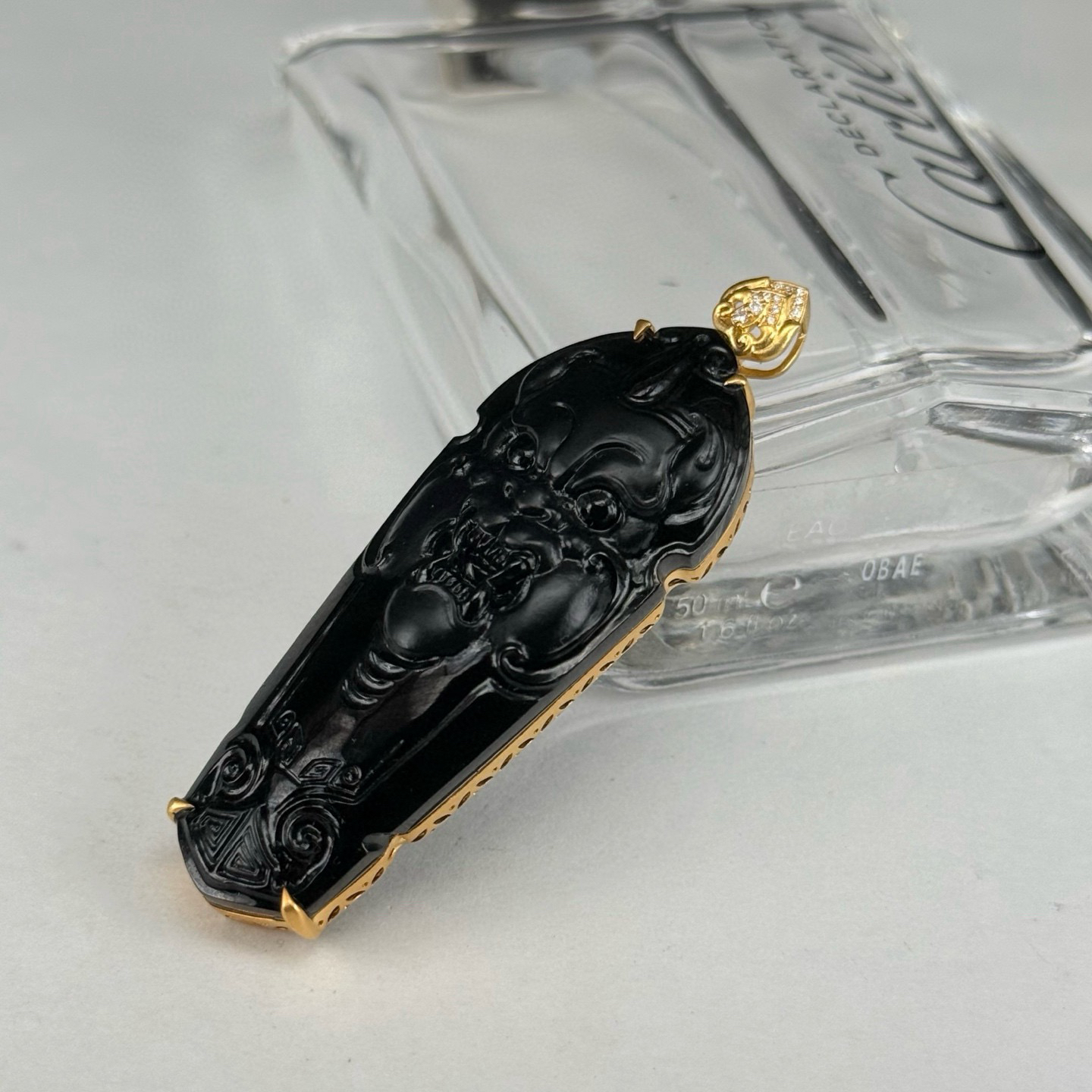 精品18k墨翠仿古瑞兽牌 种好色正 黑度极好 打灯通透 油性十足 尺寸62.3