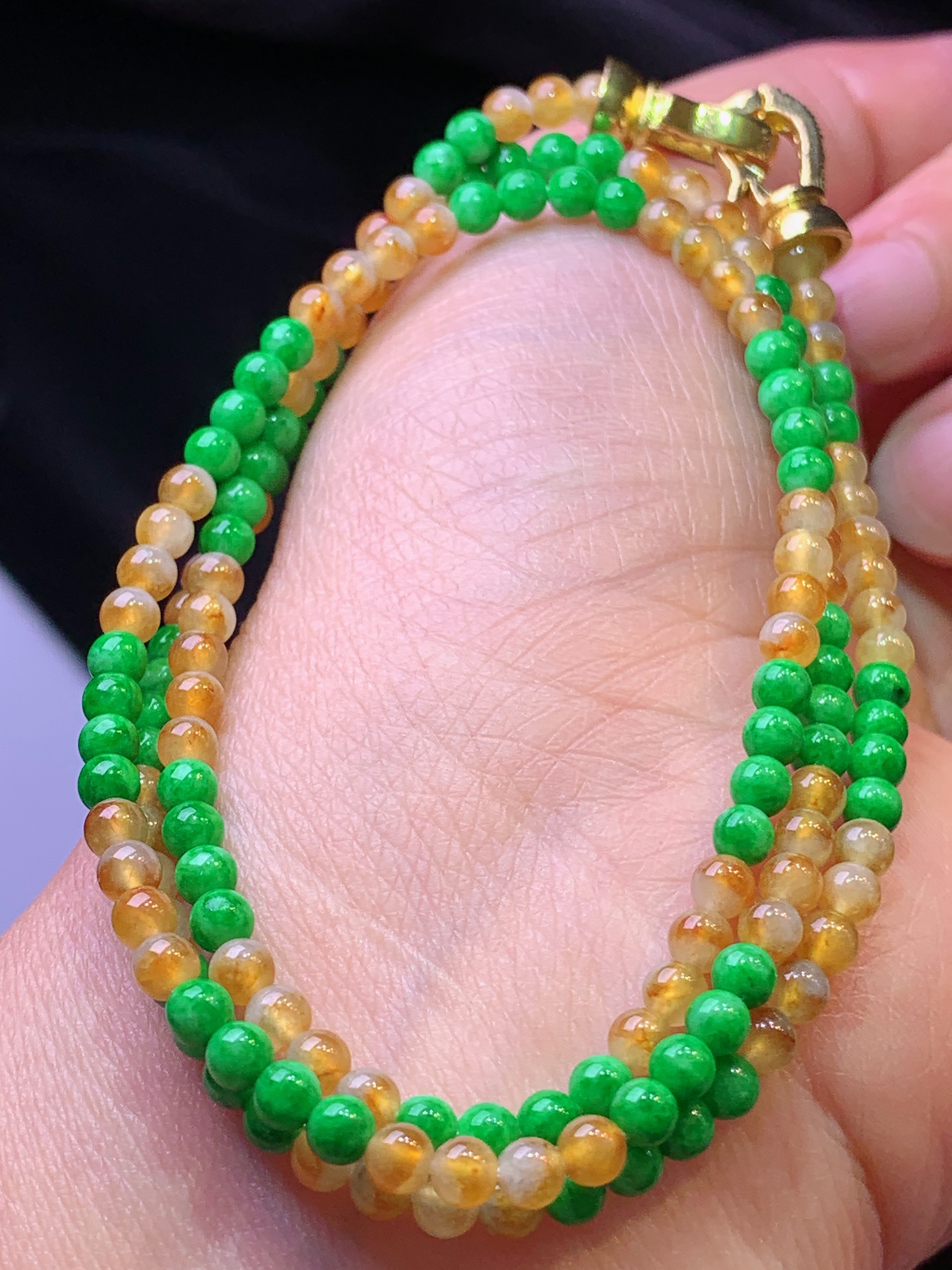 18k金钻镶嵌黄绿圆珠项链 玉质细腻 色泽艳丽清新 水润亮眼 整体尺寸3.5z1